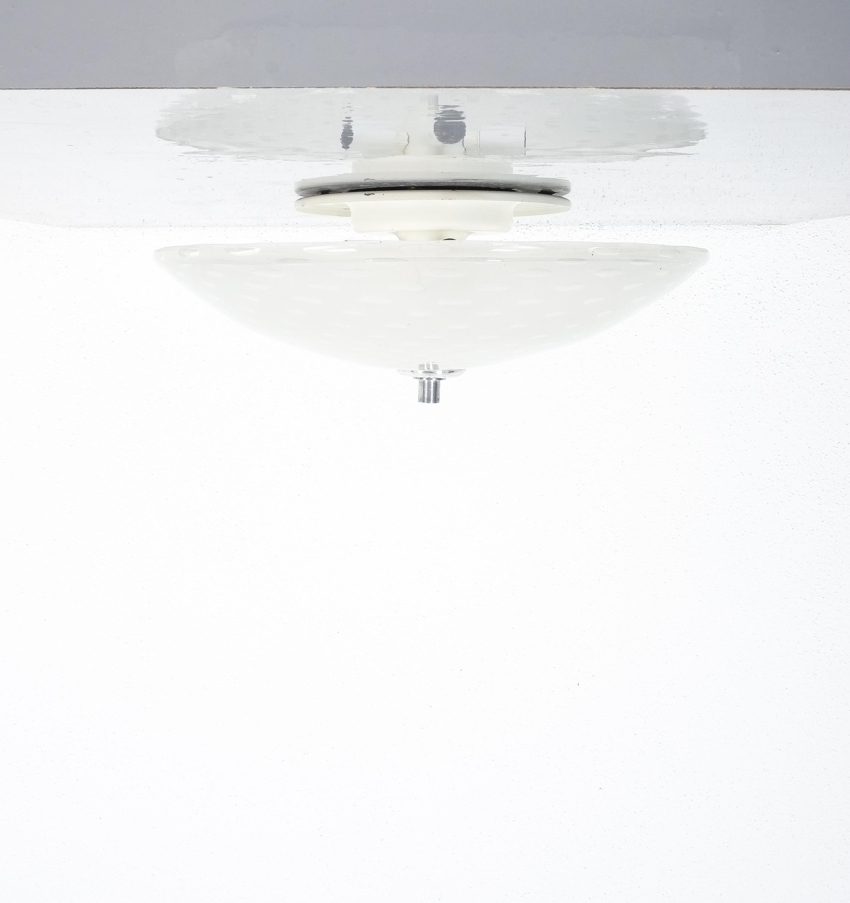 White glass bubble flushmount, Italy, circa 1940

Very elegant ceiling 18.5