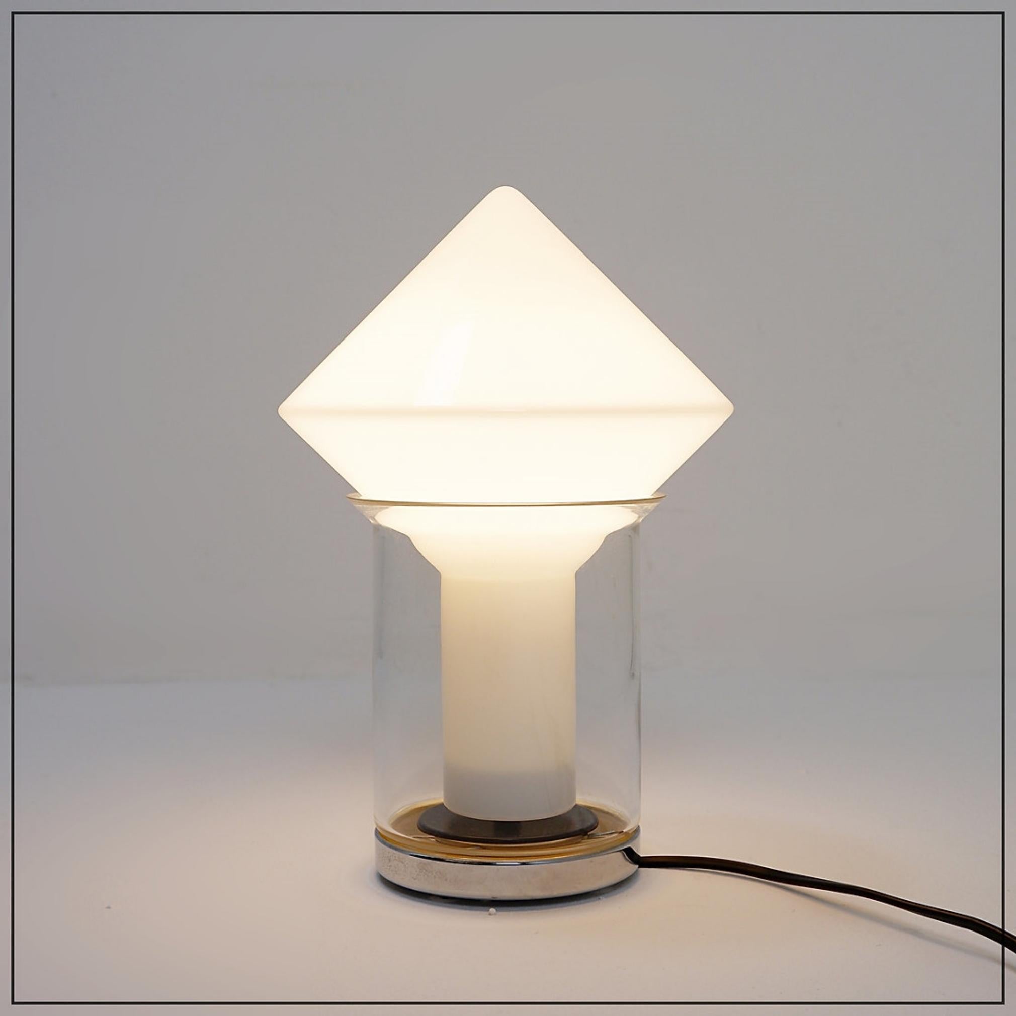 Space Age - White glass & chrome Peill & Putzler table lamp, 1970
Seventies - Vintage - Germany
Measures : Ø 22cm H:29cm 
Materials : White glass, Glass, chrome
Small chip in the glass : See Photo