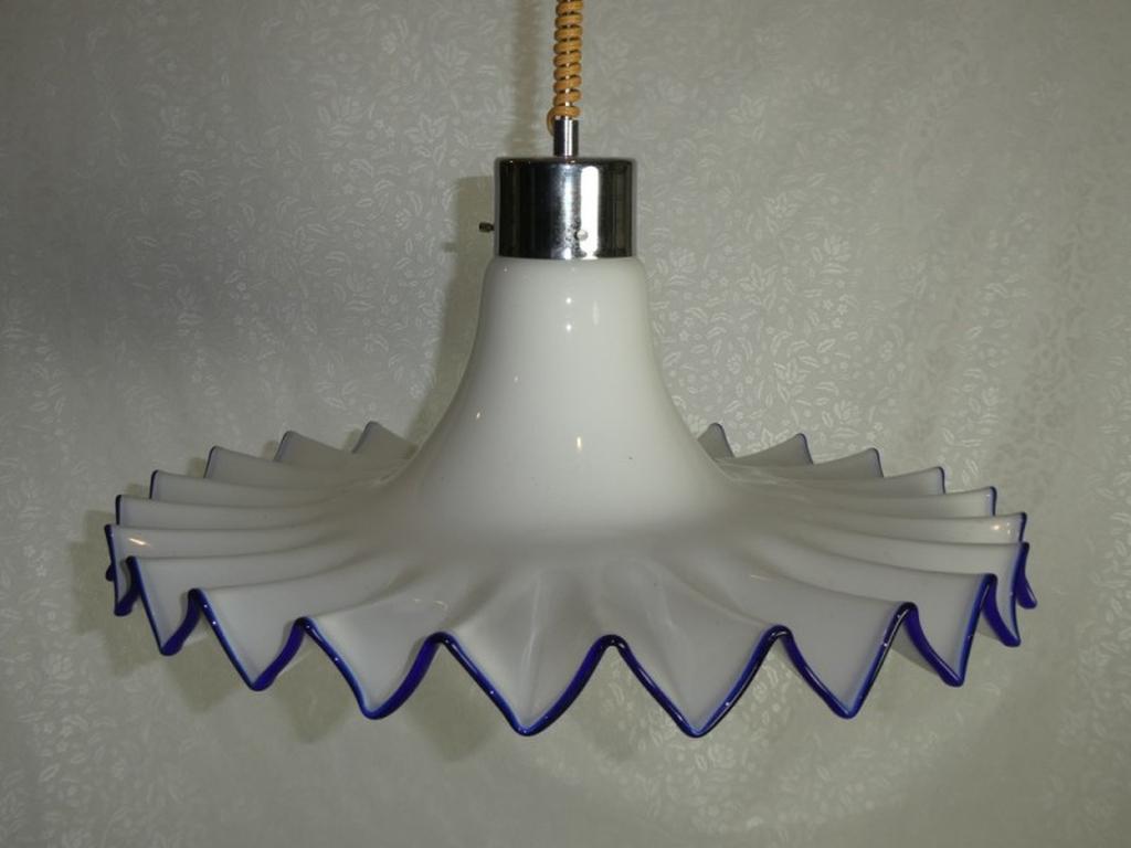 White glass kitchen hanging lamp.