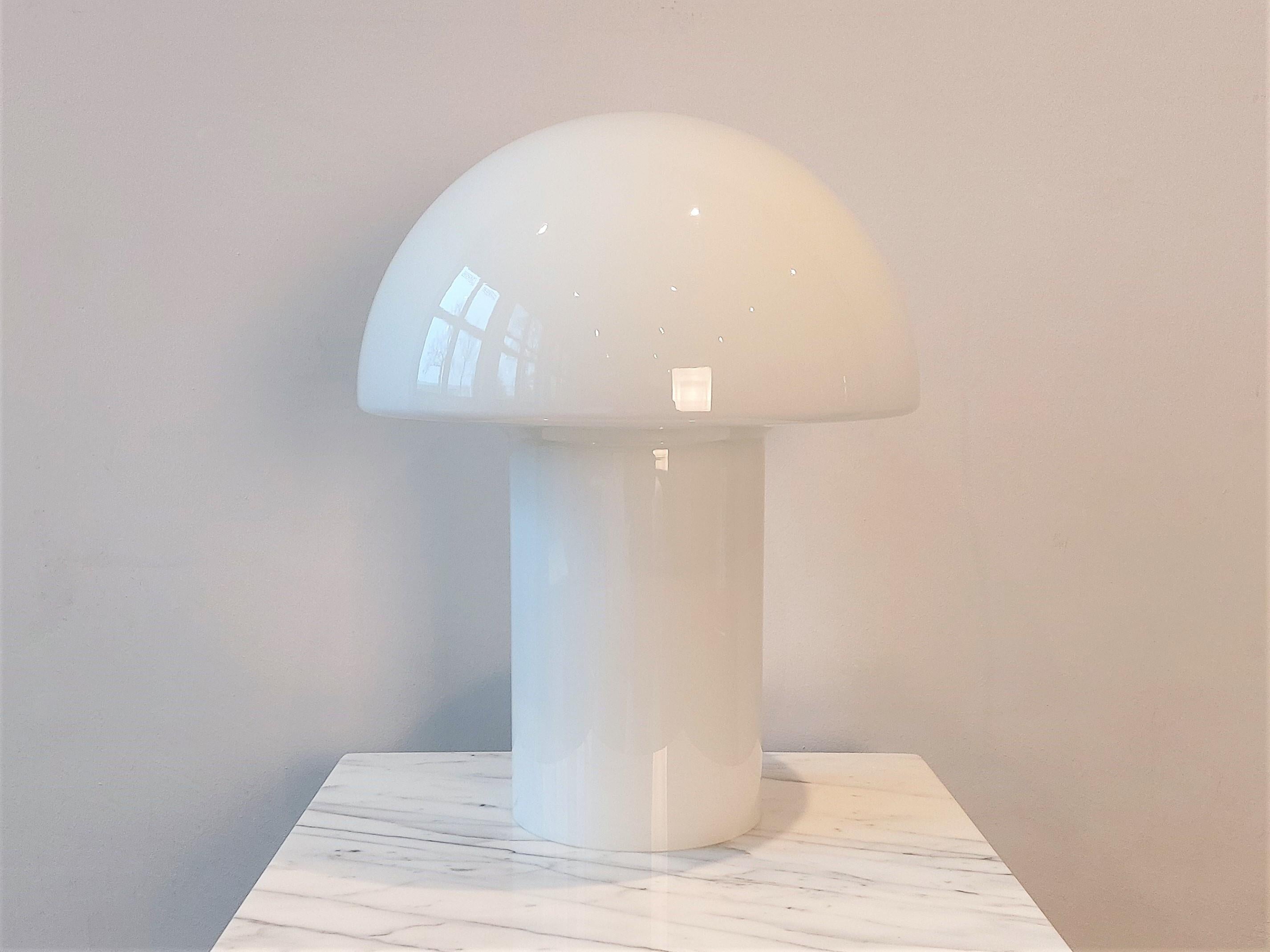 This mushroom shaped table lamp, model 'Lido' was designed in the 1970's and made by Peill & Putlzer. An impressive light the could be used as a floor lamp as well. The top and bottom can be lit separately and together. In this wihte color this is a