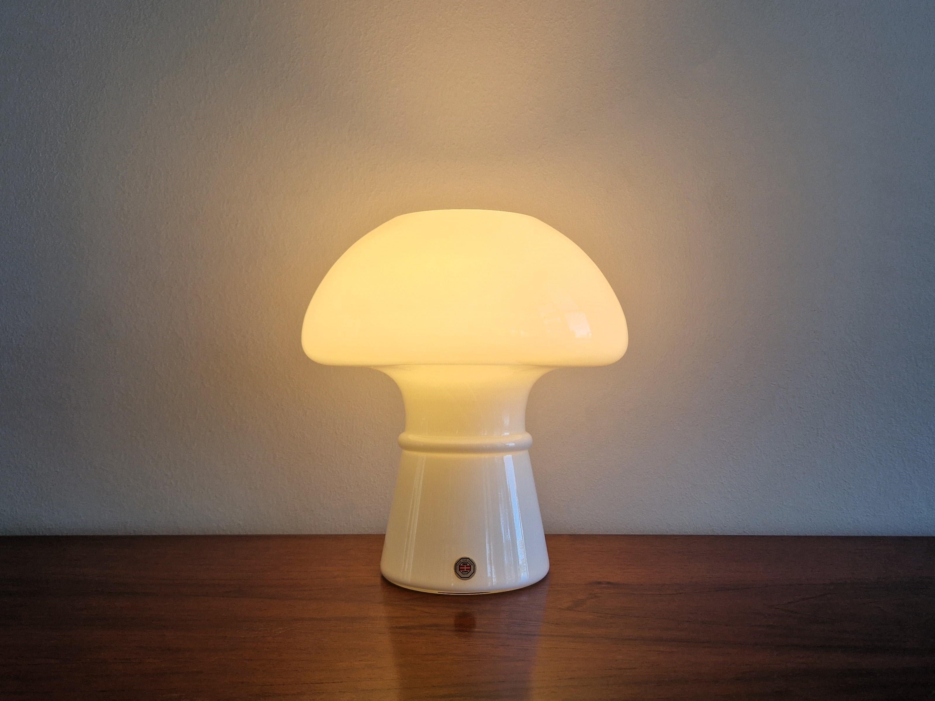 Glass White glass mushroom table lamp for Odreco Belysning, Denmark 1980's For Sale