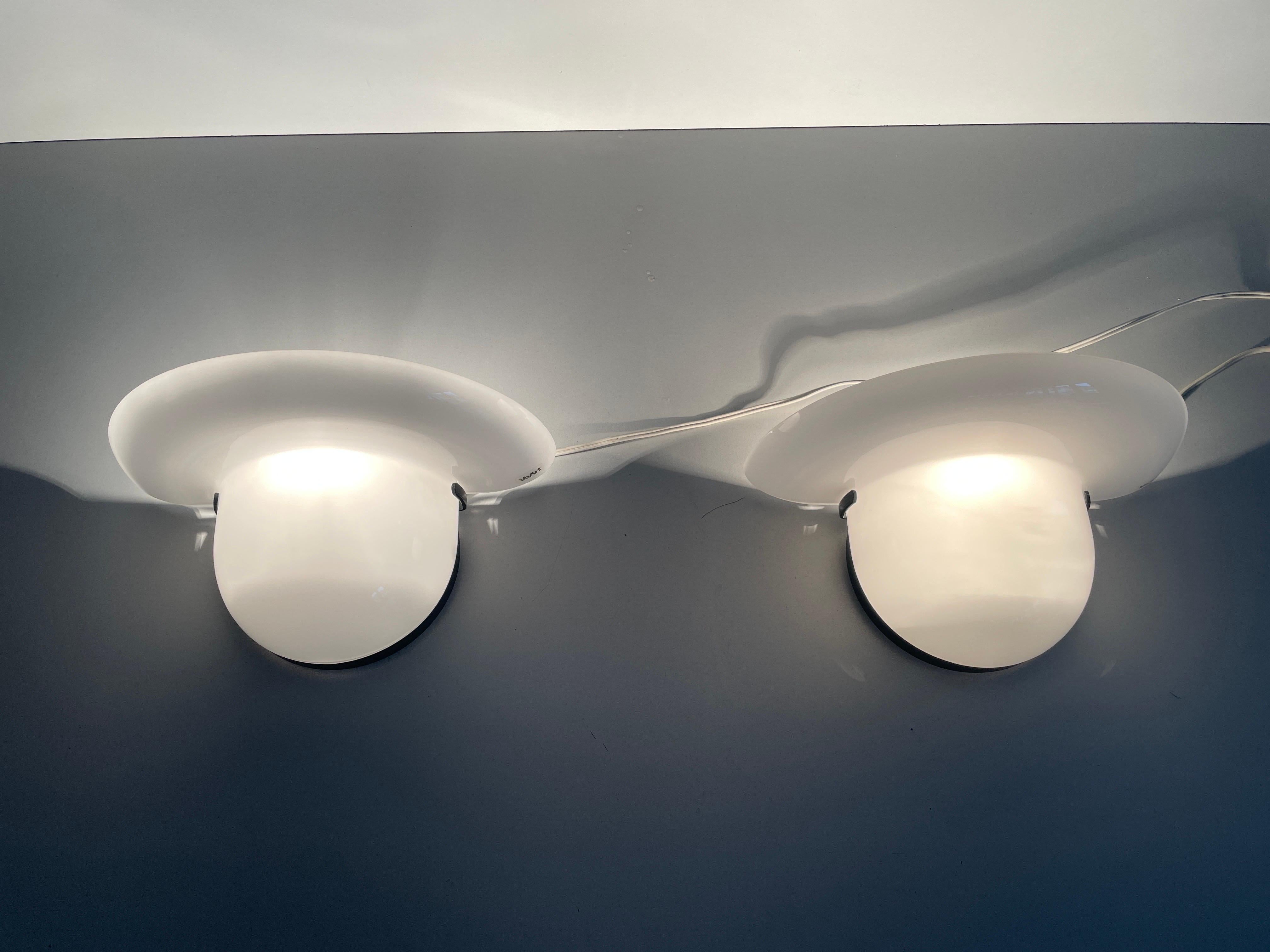 White Glass Pair of Sconces by VeArt, 1970s, Italy For Sale 4