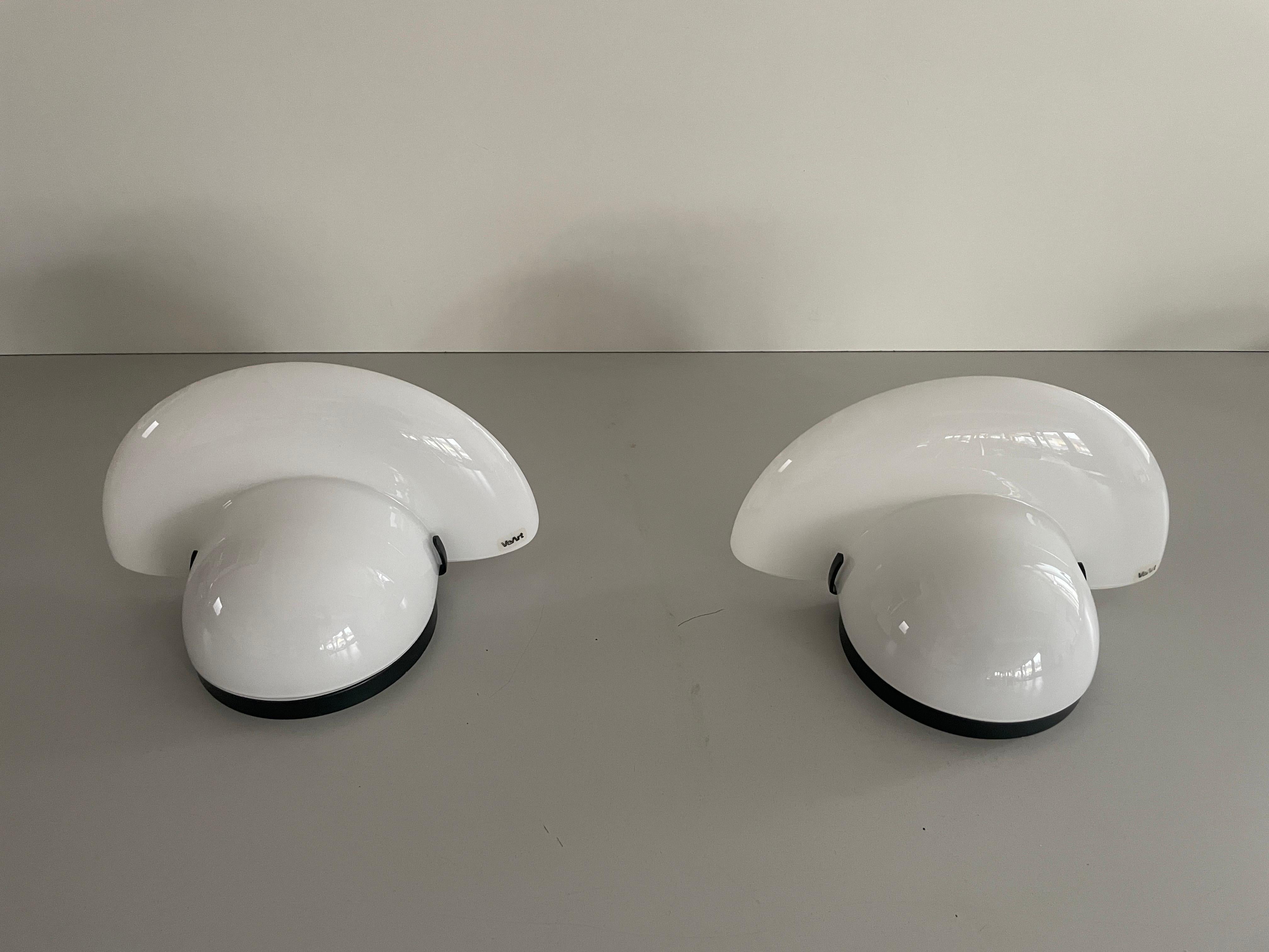 Mid-Century Modern White Glass Pair of Sconces by VeArt, 1970s, Italy For Sale