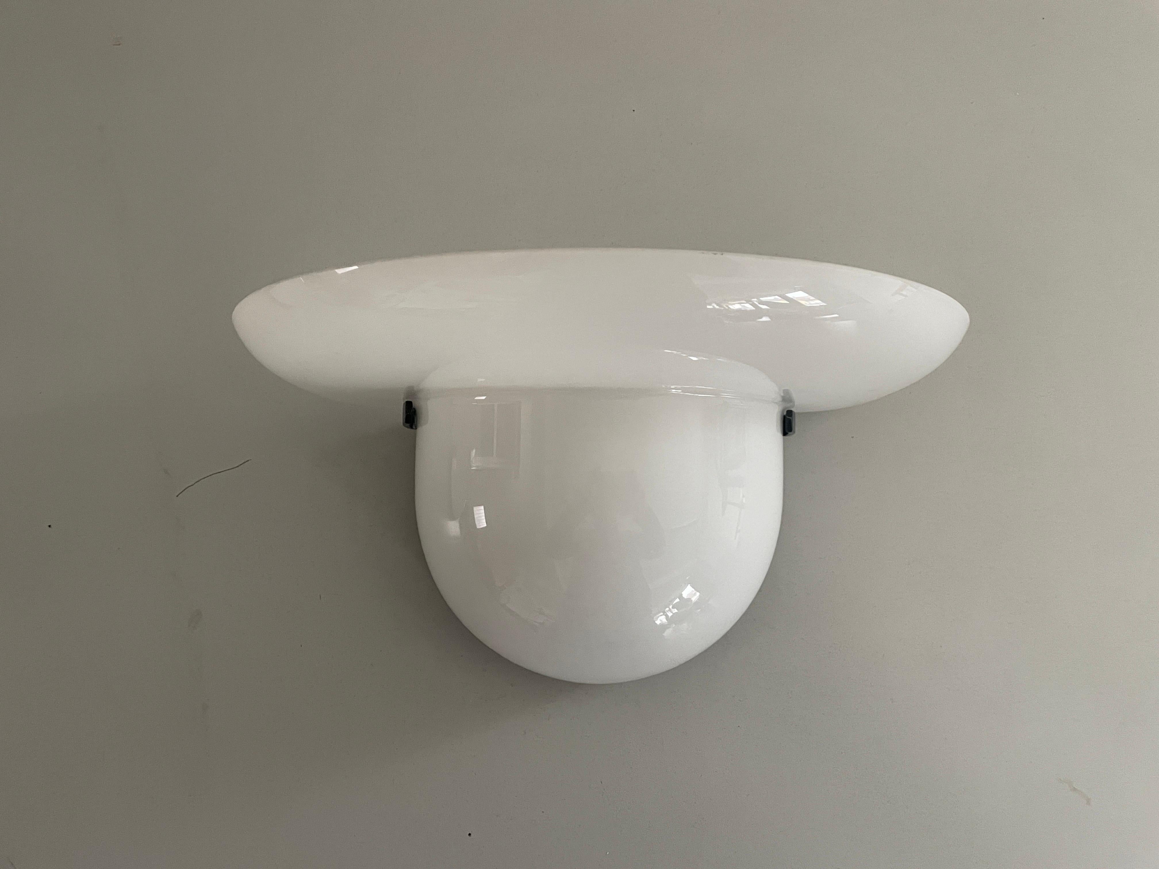 White Glass Pair of Sconces by VeArt, 1970s, Italy For Sale 1