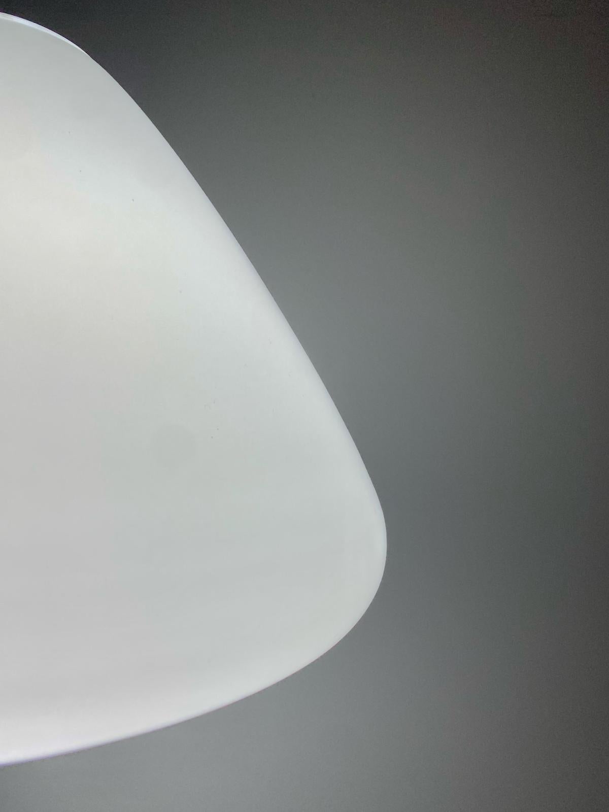Anhänger aus weißem Glas, Modell „ Capsule“, Ross Lovegrove für Artemide, Italien, 2010 im Angebot 4