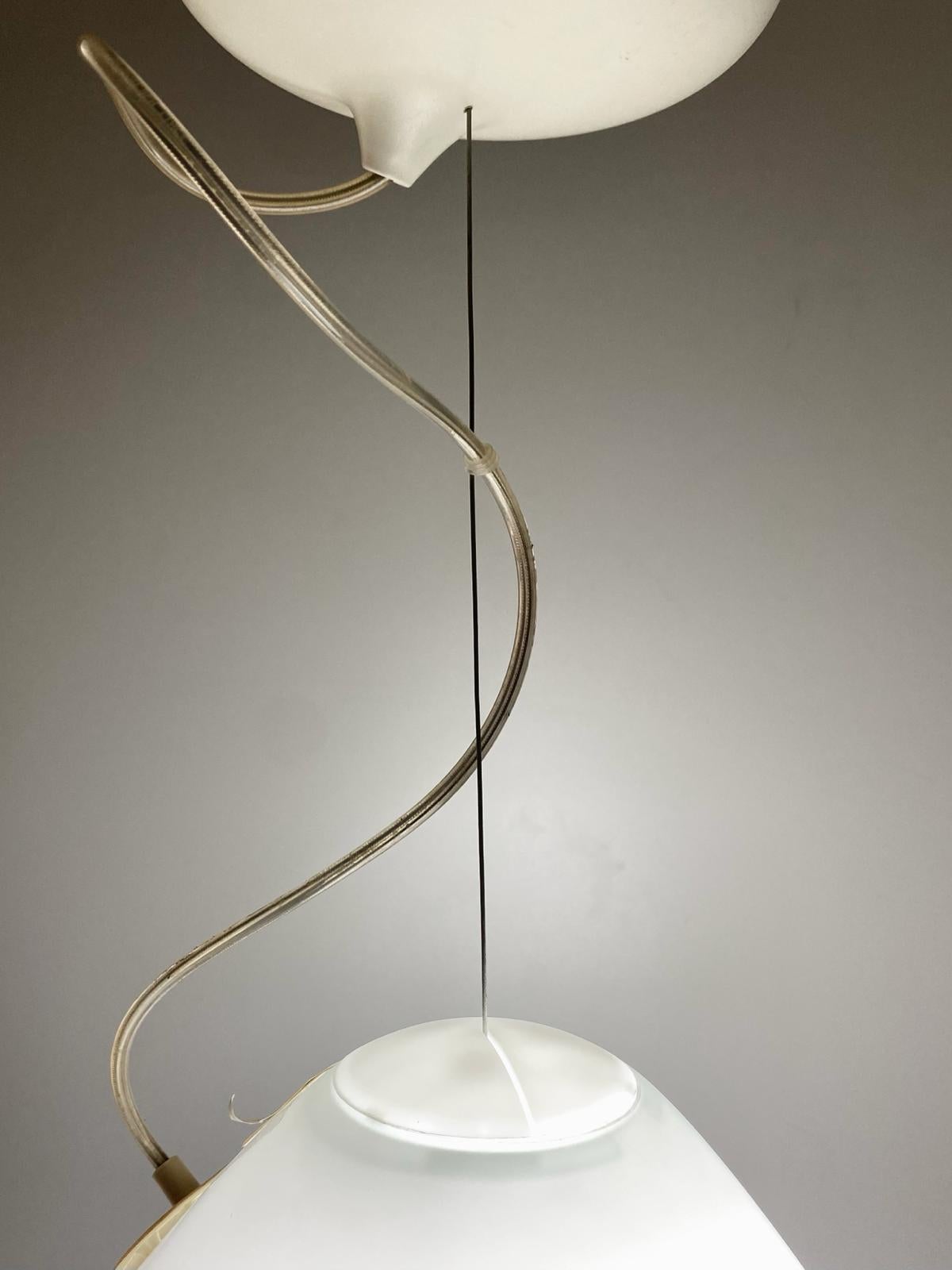 Anhänger aus weißem Glas, Modell „ Capsule“, Ross Lovegrove für Artemide, Italien, 2010 im Angebot 1