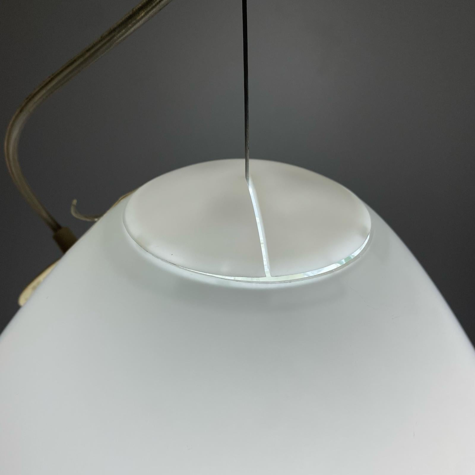 Anhänger aus weißem Glas, Modell „ Capsule“, Ross Lovegrove für Artemide, Italien, 2010 im Angebot 2