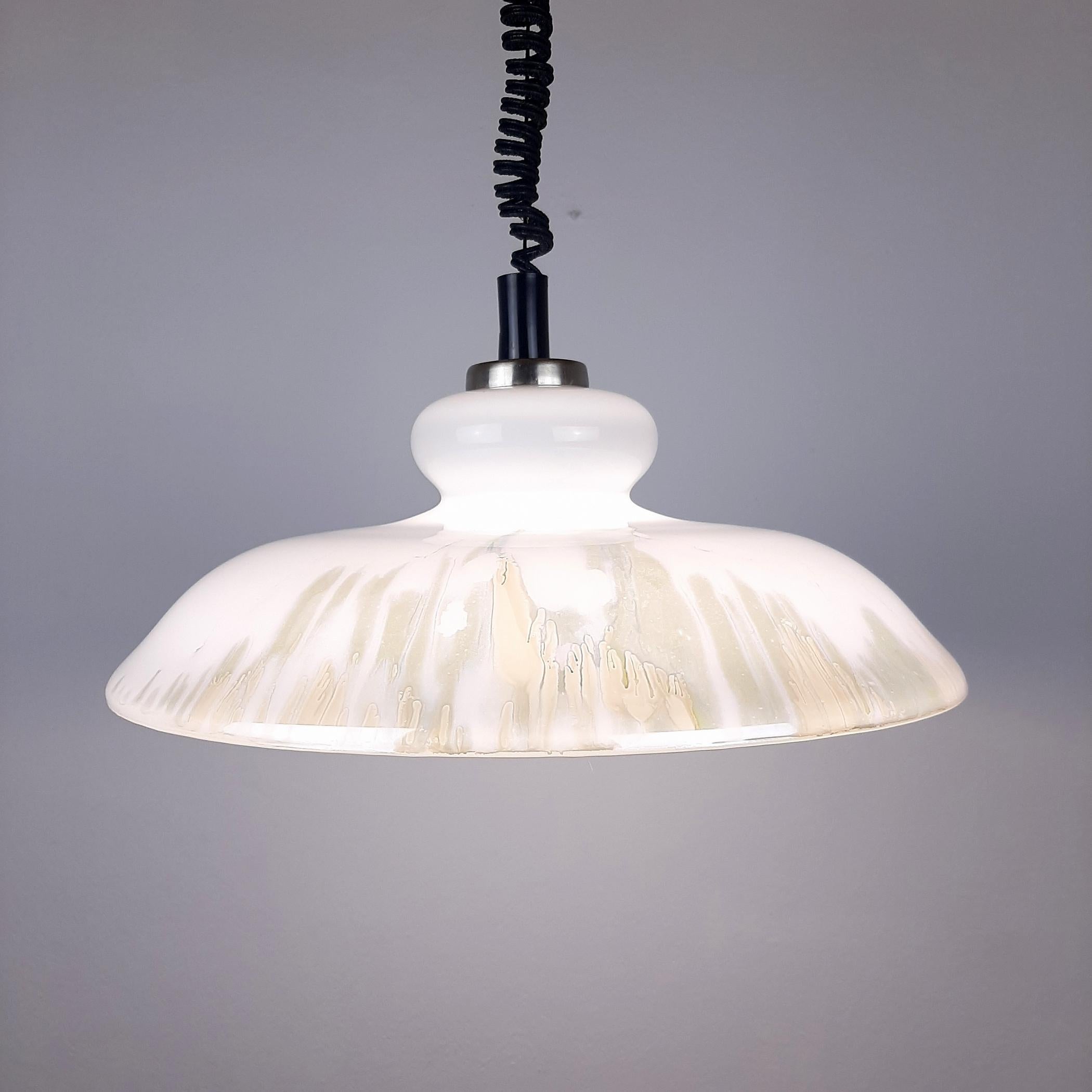 XX secolo Lampada a sospensione in vetro bianco, Jugoslavia, anni '70 in vendita