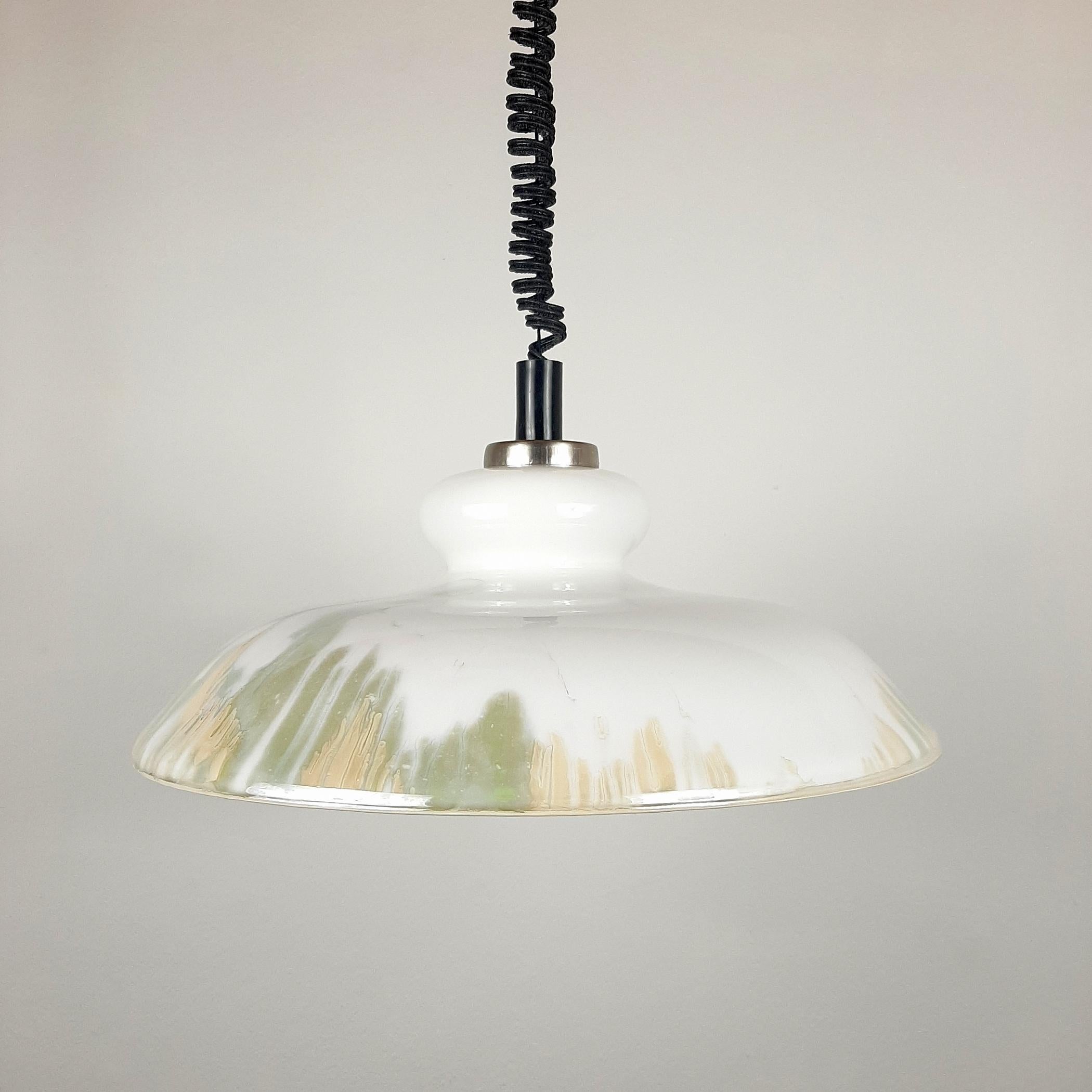 Vetro Lampada a sospensione in vetro bianco, Jugoslavia, anni '70 in vendita