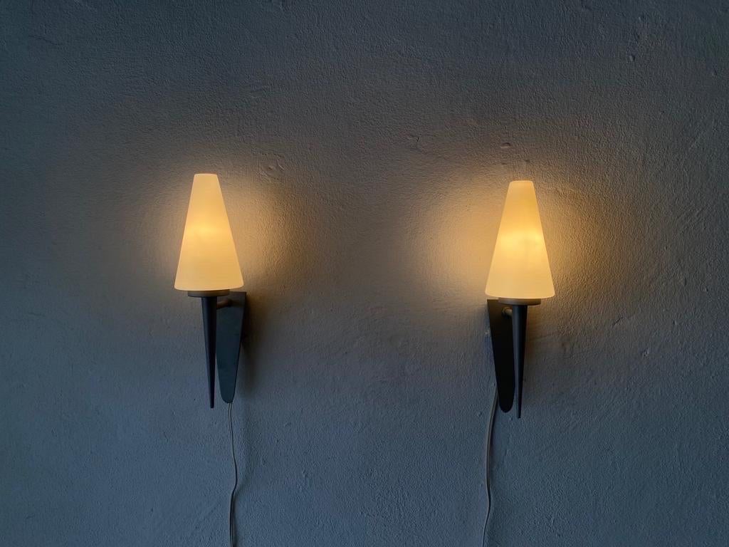 White Glass Pyramid Design Pair of Sconces by Böhmer Leuchten, 1970s, Germany For Sale 4