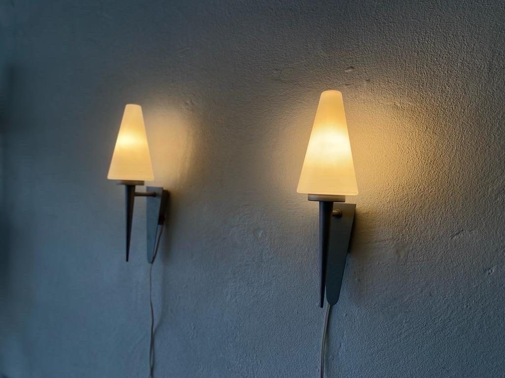 White Glass Pyramid Design Pair of Sconces by Böhmer Leuchten, 1970s, Germany For Sale 5