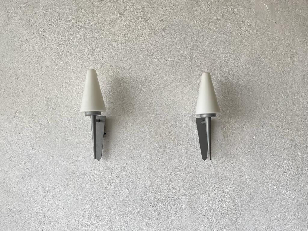 White Glass Pyramid Design Pair of Sconces by Böhmer Leuchten, 1970s, Germany In Good Condition For Sale In Hagenbach, DE