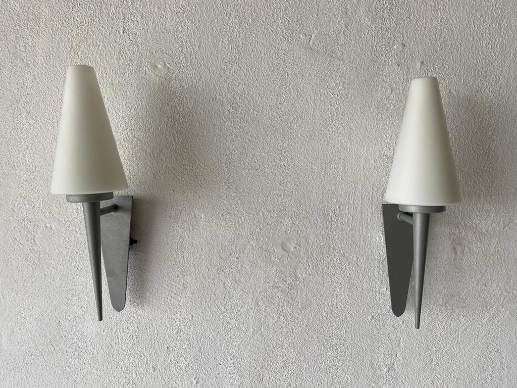 Paire d'appliques pyramidales en verre blanc par Böhmer Leuchten, années 1970, Allemagne en vente 1