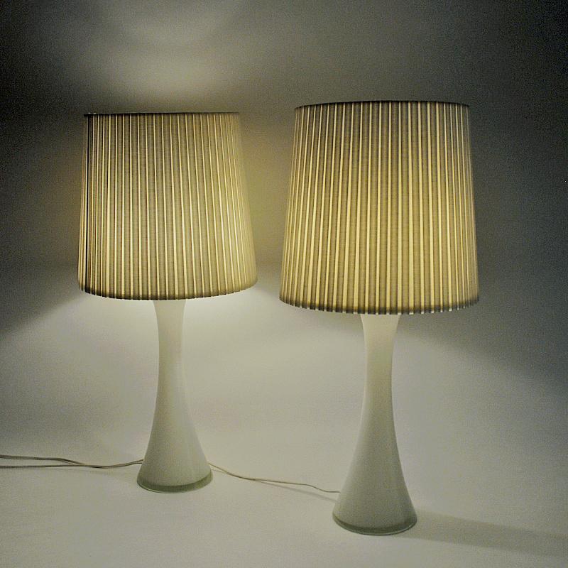 White Glass Table Lamp Pair by Berndt Nordstedt for Bergboms, Sweden, 1960s In Good Condition In Stockholm, SE