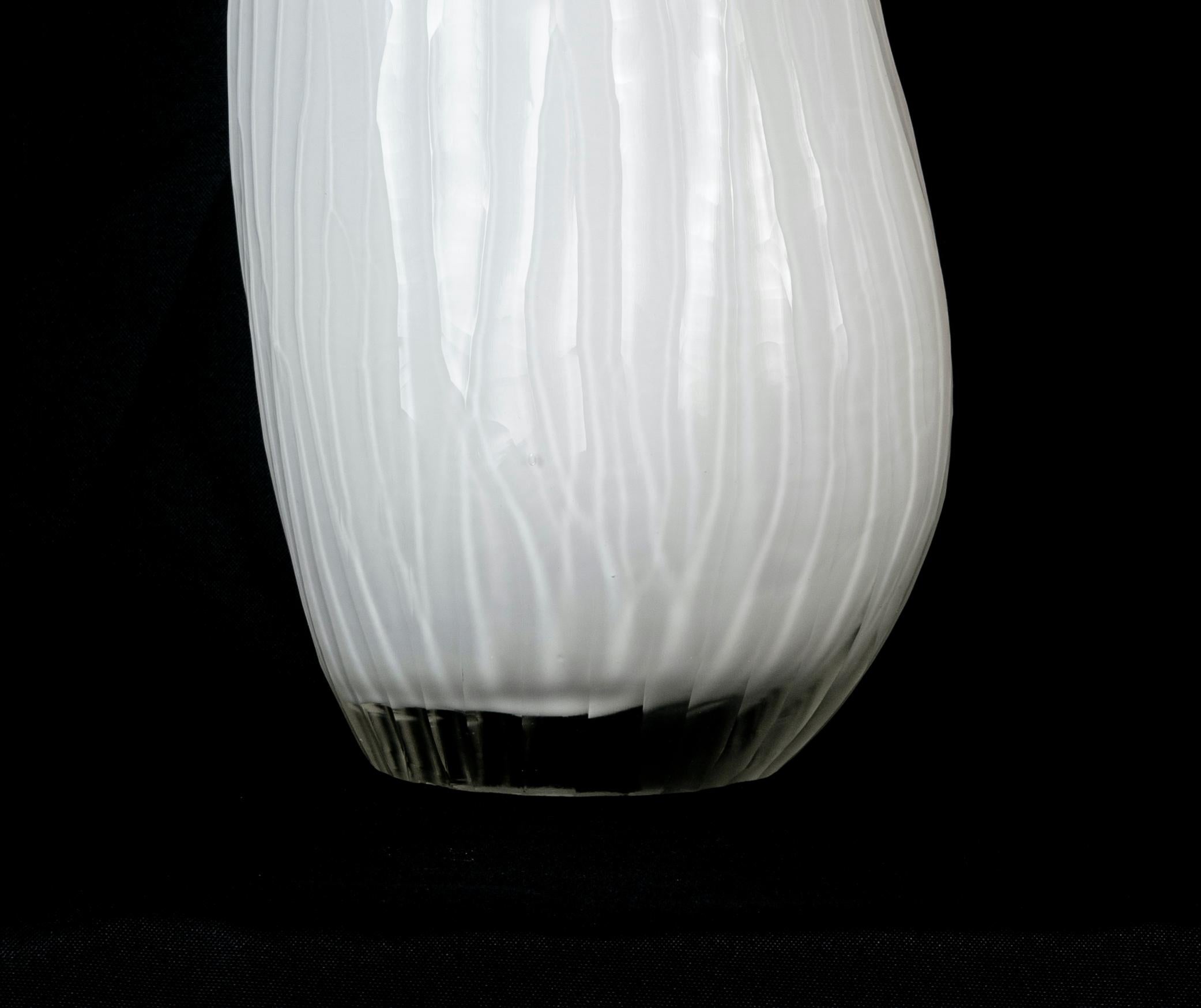 White Glass Vase, Italy, 1970s In Good Condition For Sale In Roma, IT