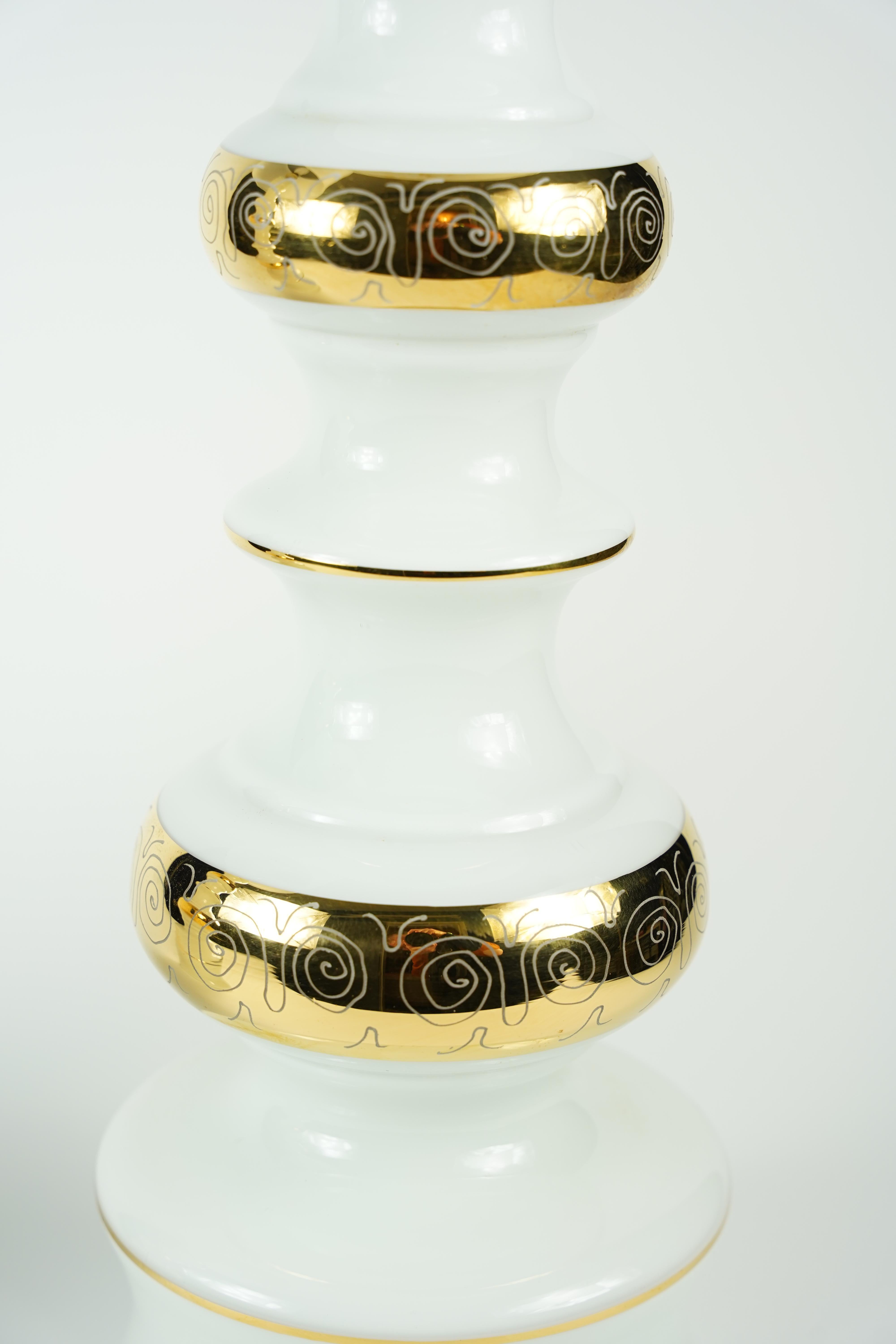 White glass with gold pattern, Rosdala Lamps, 1970 Sweden In Good Condition For Sale In Bronx, NY