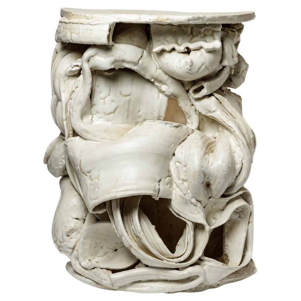 Console ou table de chevet en céramique émaillée blanche de Patrick Crulis, 2025.