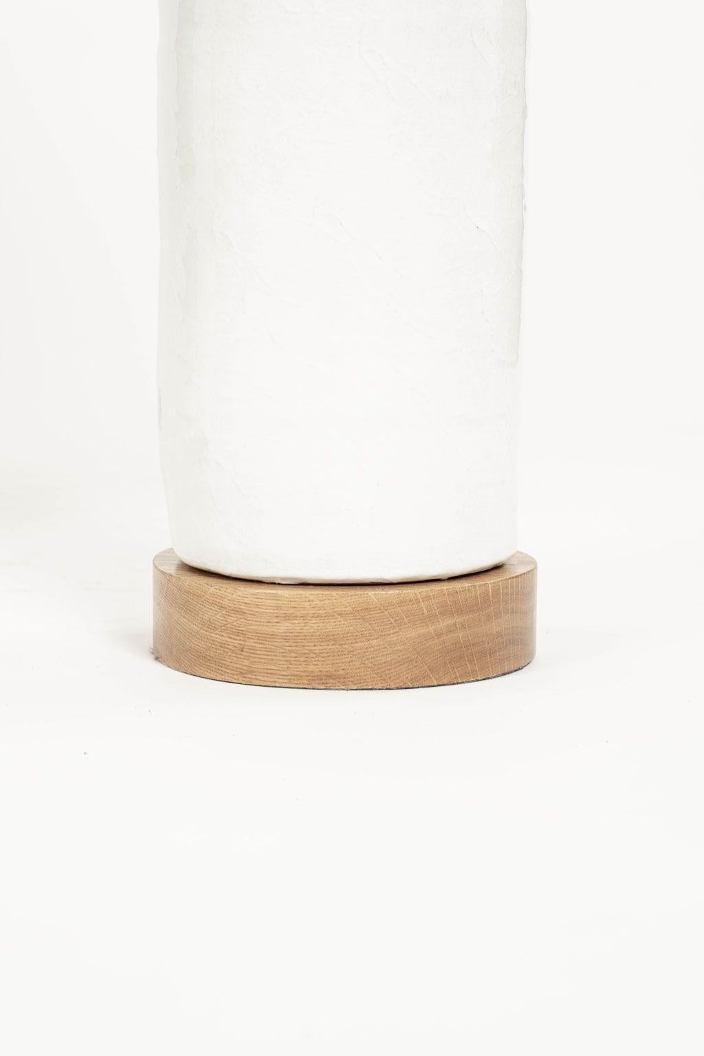Américain Lampe cylindrique en céramique émaillée blanche en vente
