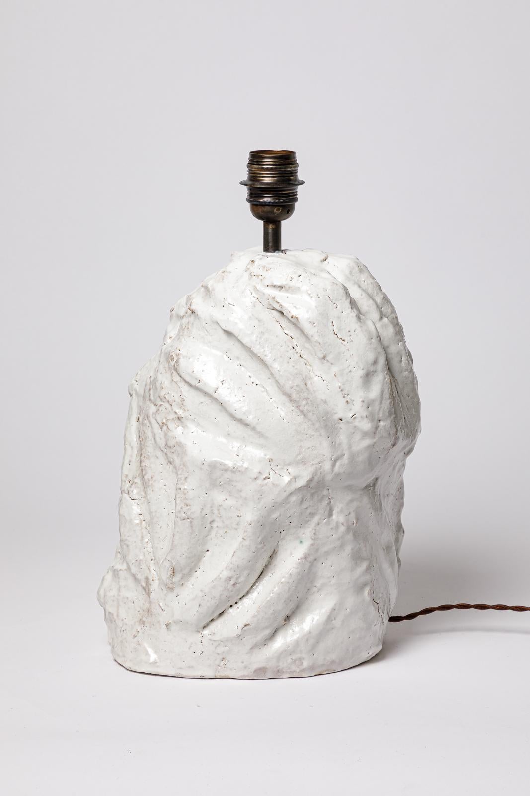 Français Lampe à poser en céramique émaillée blanche par Hervé Rousseau, 2022 / Réf 16 en vente