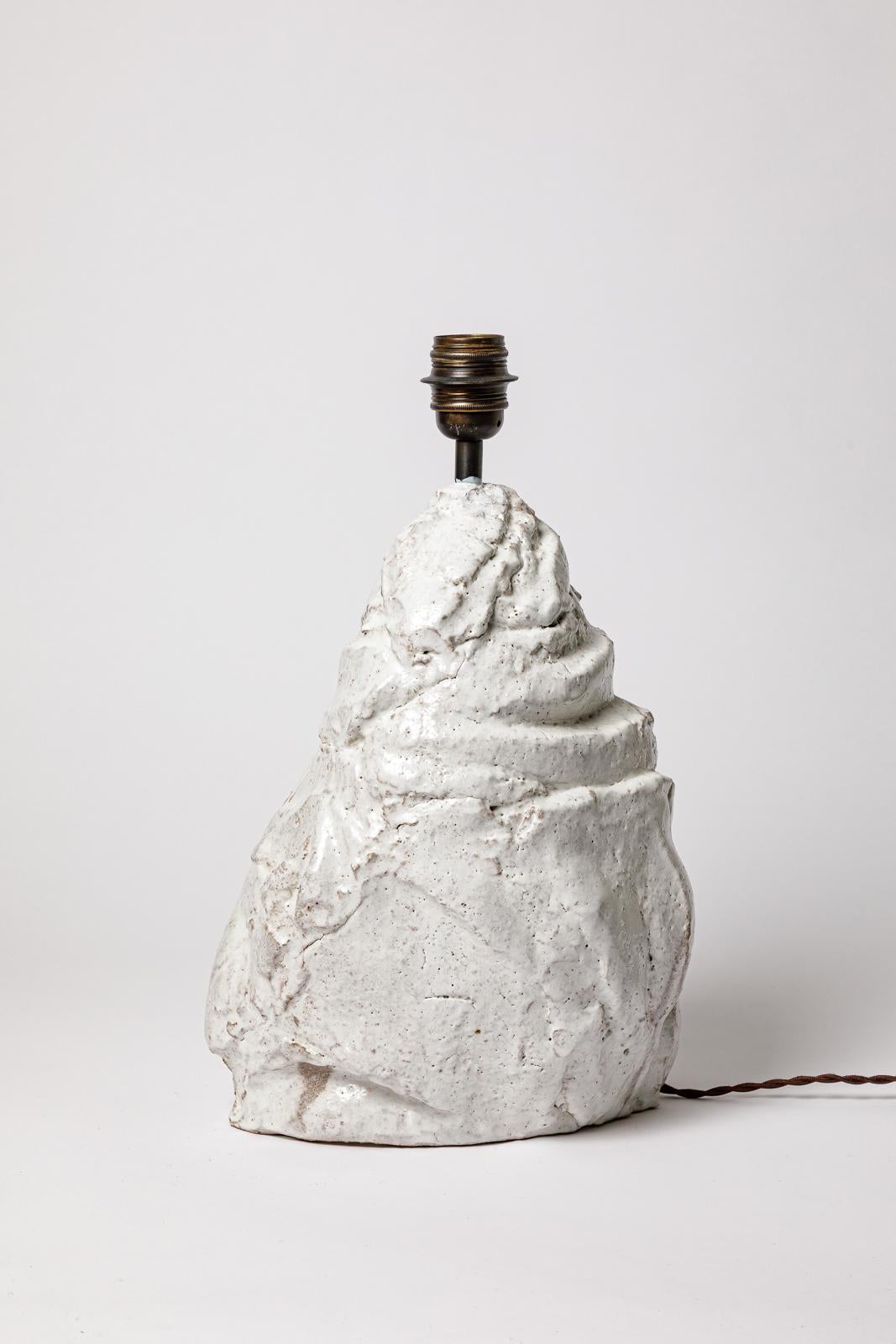 XXIe siècle et contemporain Lampe de table en céramique émaillée blanche d'Hervé Rousseau, 2022 / Réf 15 en vente