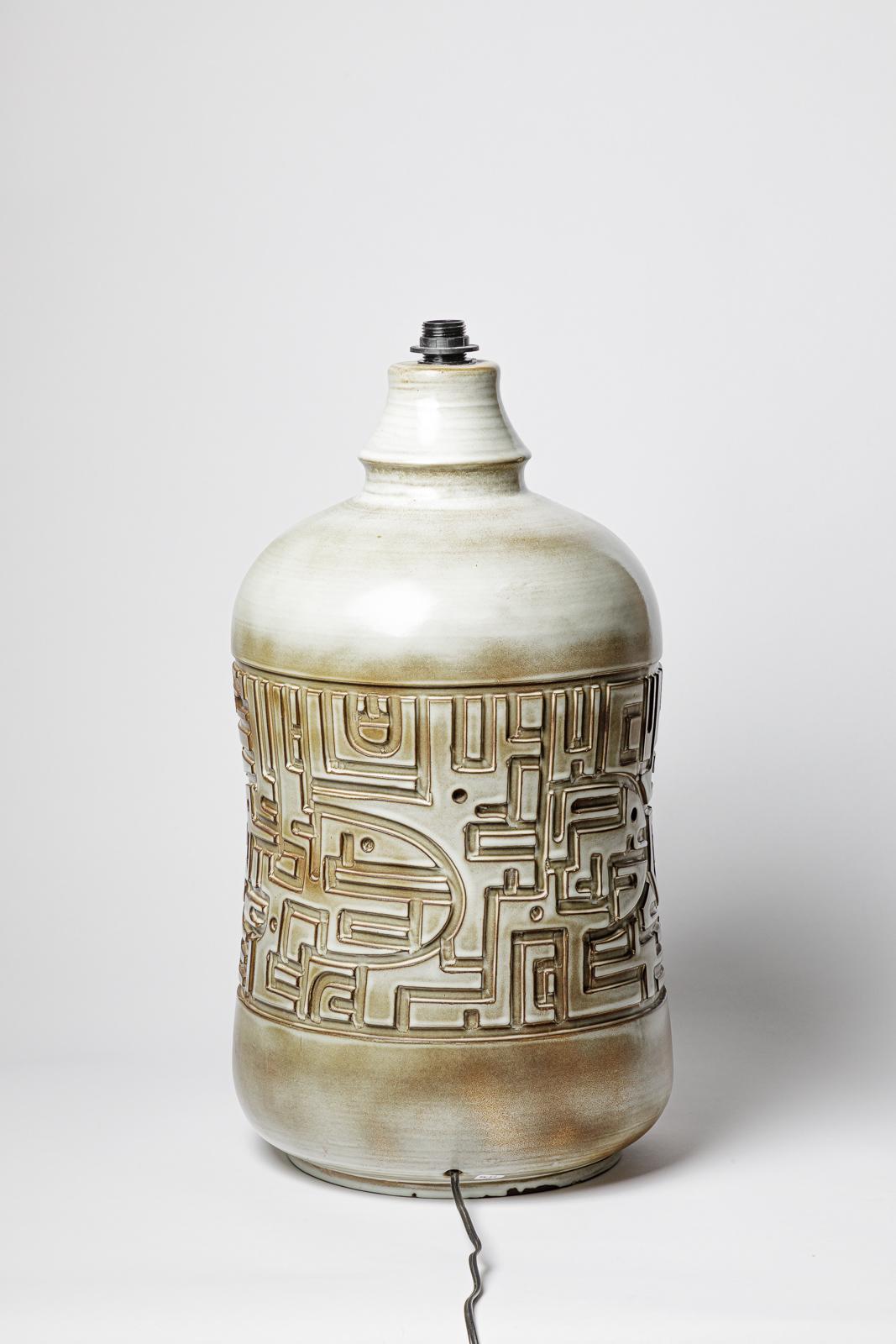 Lampe de table en céramique émaillée blanche de Marius Bessonne, vers 1960. Bon état - En vente à Saint-Ouen, FR