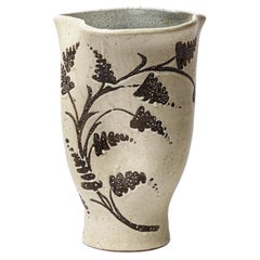 Weiß glasierte Keramikvase von René Bluet, um 1950.
