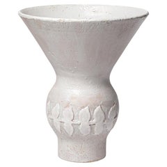 Jarrón de cerámica esmaltada blanca de Primavera, hacia 1930.