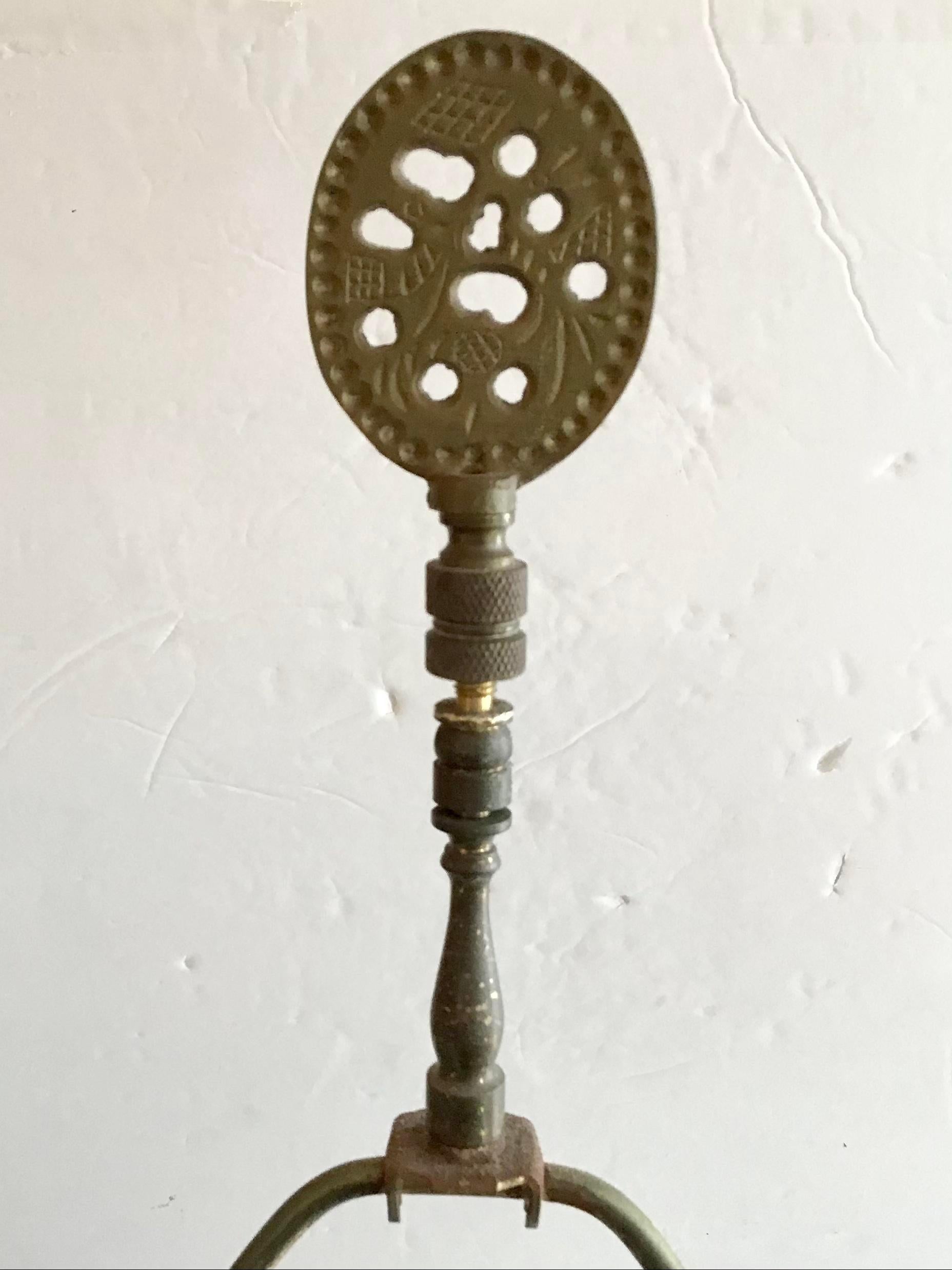 Lampe de table en céramique bouddha méditant émaillée blanche en vente 2