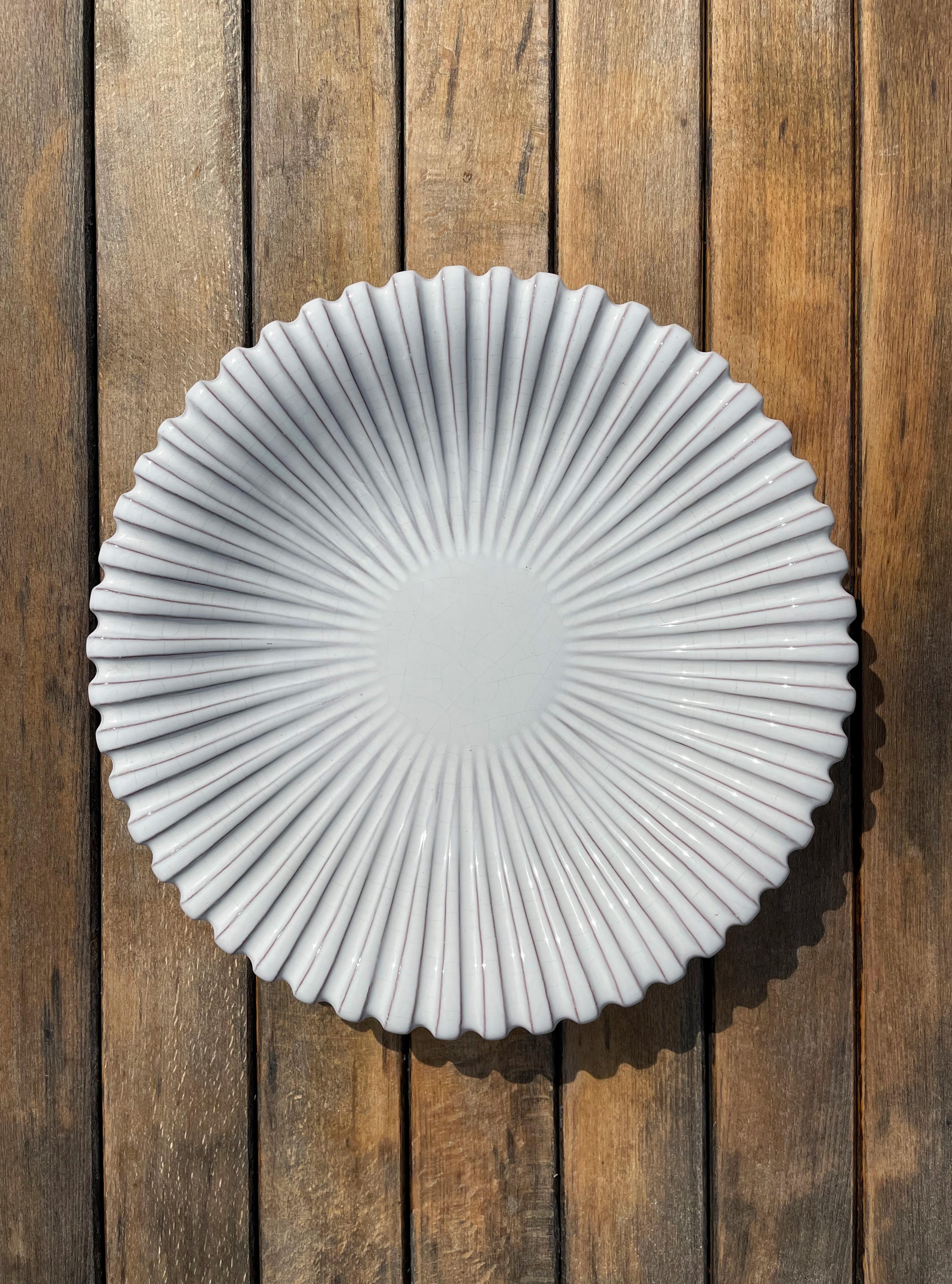 Round white crackle glaze decorative bowl plate. Sun like decor with flat center and graphic relief lines from middle to sides. Designed in the style of Eslau and Michael Andersen & Son. Beautiful vintage condition. 
Denmark, 1960s.