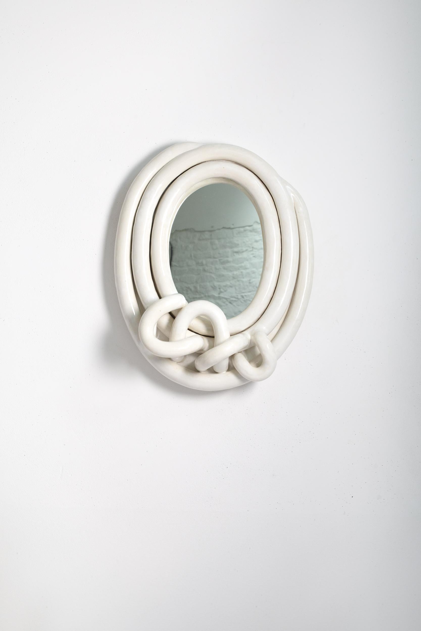 White glazed stoneware mirror entitled « Médusé.e #5 » by Clémentine Dupré.
Artist signature on the back. 2024.
H : 22’ x 18’1 x 5’5 inches.