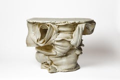 Table en grès émaillé blanc de Patrick Crulis, 2026.