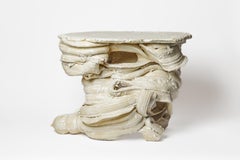 Table en grès émaillé blanc de Patrick Crulis, 2026.