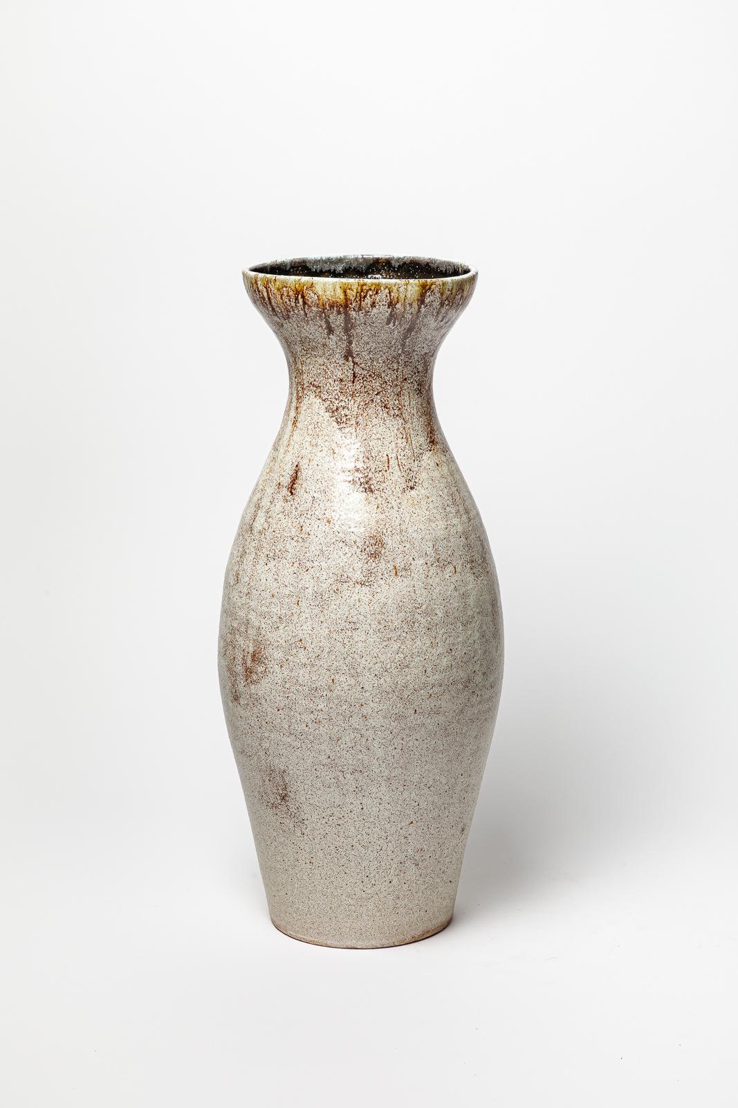 White glazed stoneware vase by Accolay, circa 1960-1970. In Good Condition For Sale In Saint-Ouen, FR