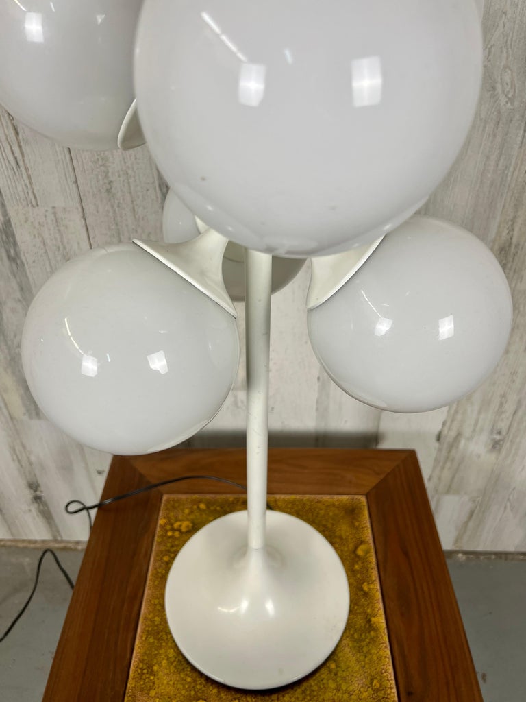 White Globe Table Lamp by Lightolier For Sale at 1stDibs
