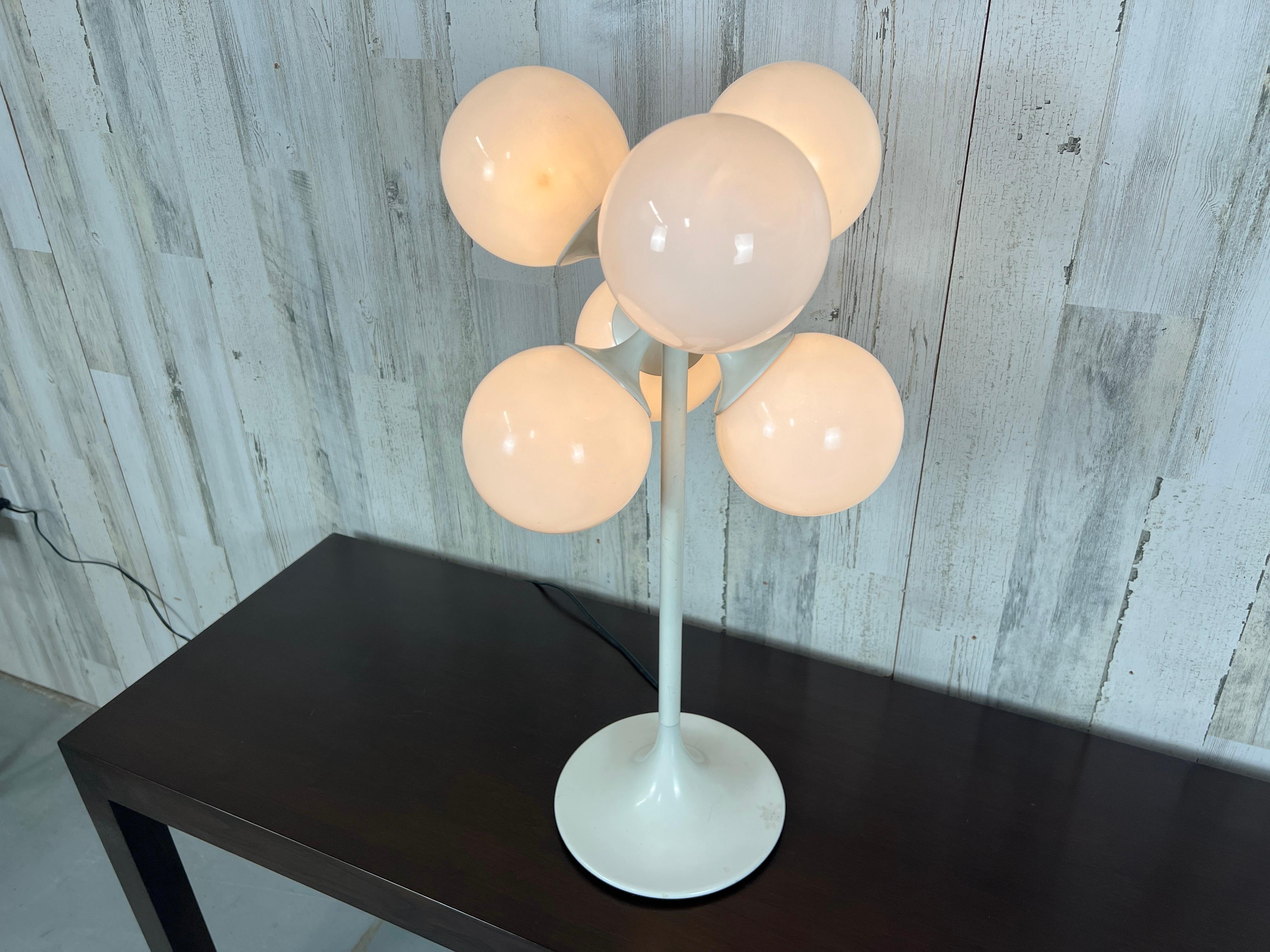 White Globe Table Lamp by Lightolier For Sale 7