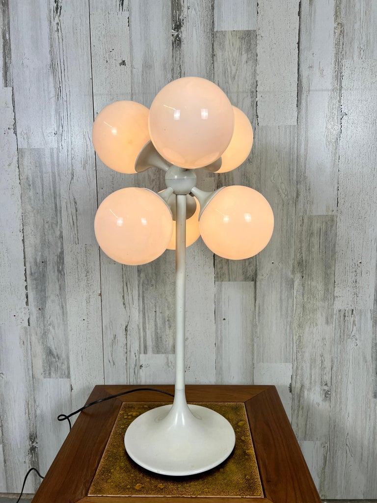 White Globe Table Lamp by Lightolier For Sale at 1stDibs