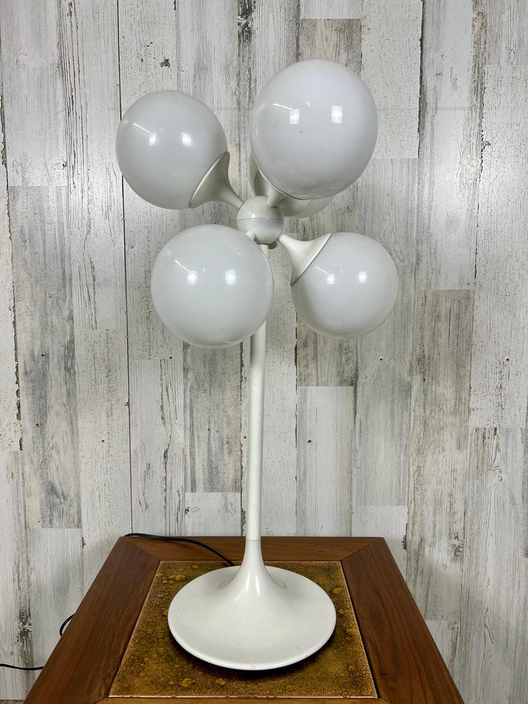 White Globe Table Lamp by Lightolier For Sale at 1stDibs
