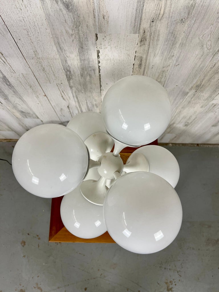 White Globe Table Lamp by Lightolier For Sale at 1stDibs