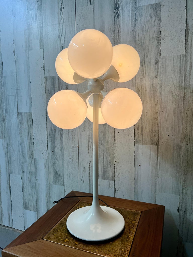 White Globe Table Lamp by Lightolier For Sale at 1stDibs
