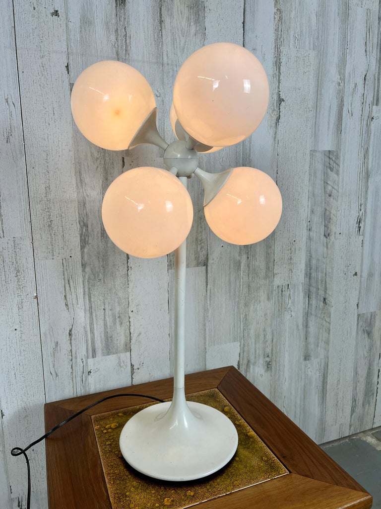 White Globe Table Lamp by Lightolier For Sale at 1stDibs