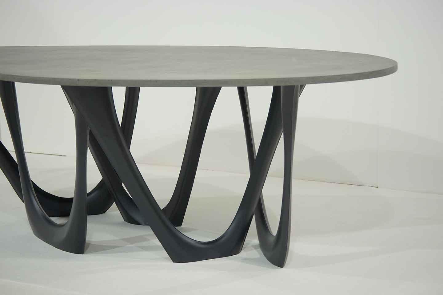 Table sculpturale G-Table en acier béton brillant blanc par Zieta en vente 7