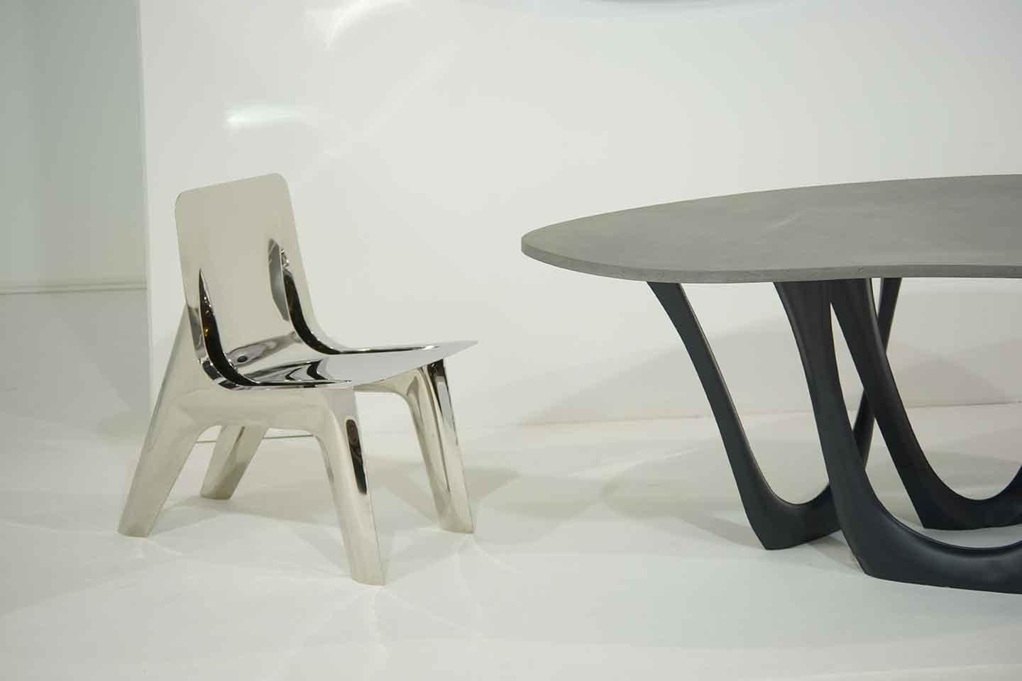 Table sculpturale G-Table en acier béton brillant blanc par Zieta en vente 10