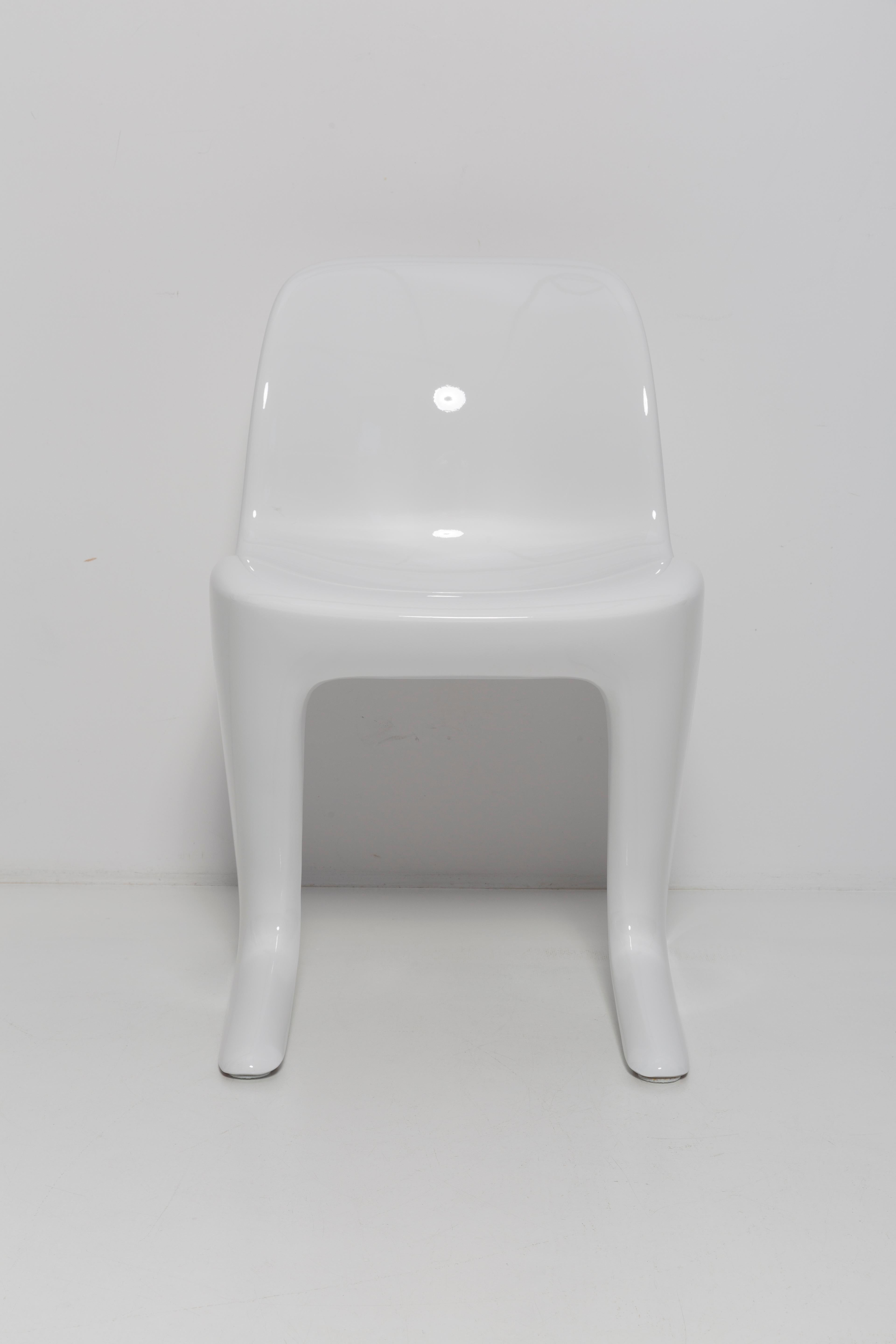 White Glossy Kangaroo Chair Designed by Ernst Moeckl, Germany, 1960s For Sale 4