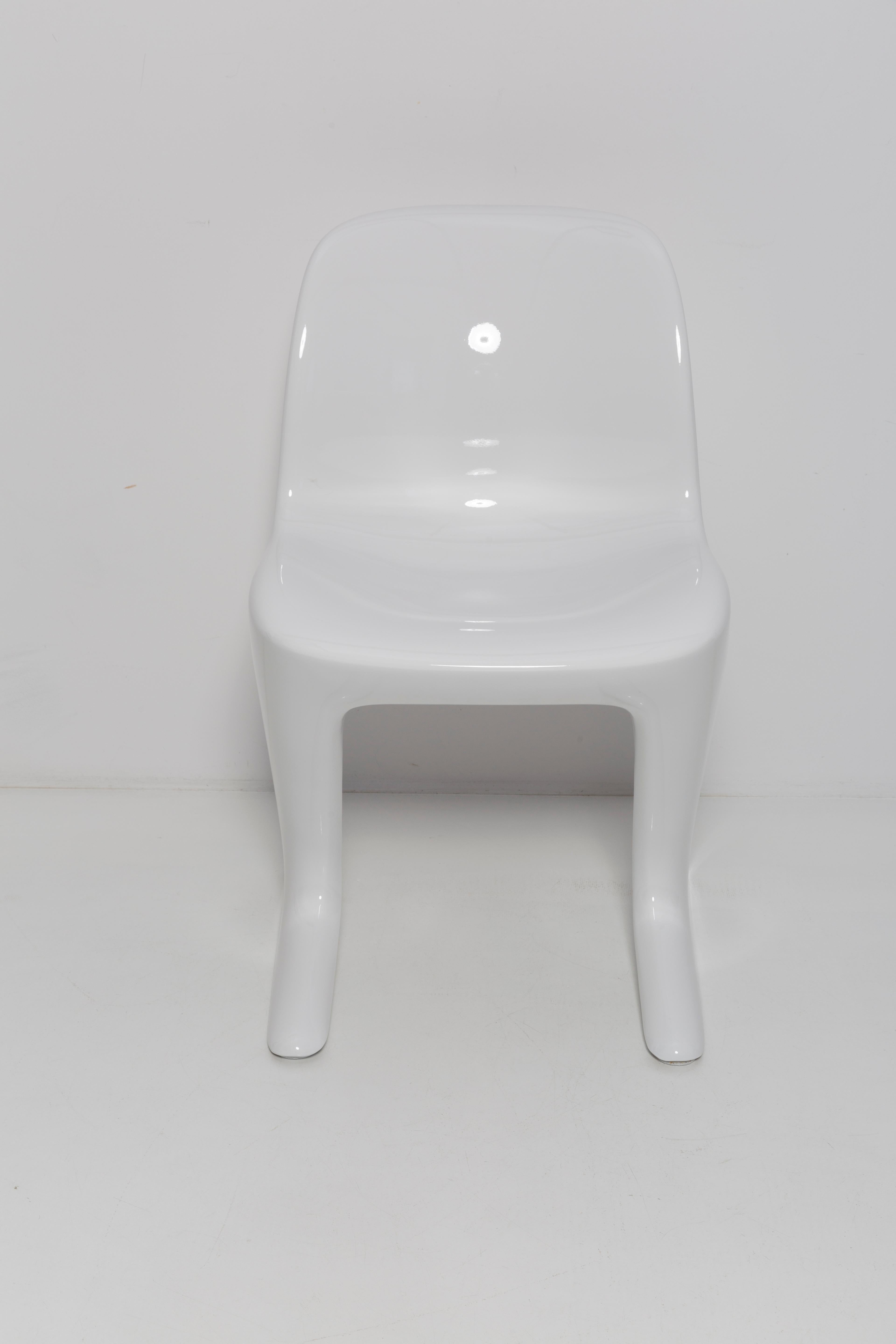 White Glossy Kangaroo Chair Designed by Ernst Moeckl, Germany, 1960s For Sale 5