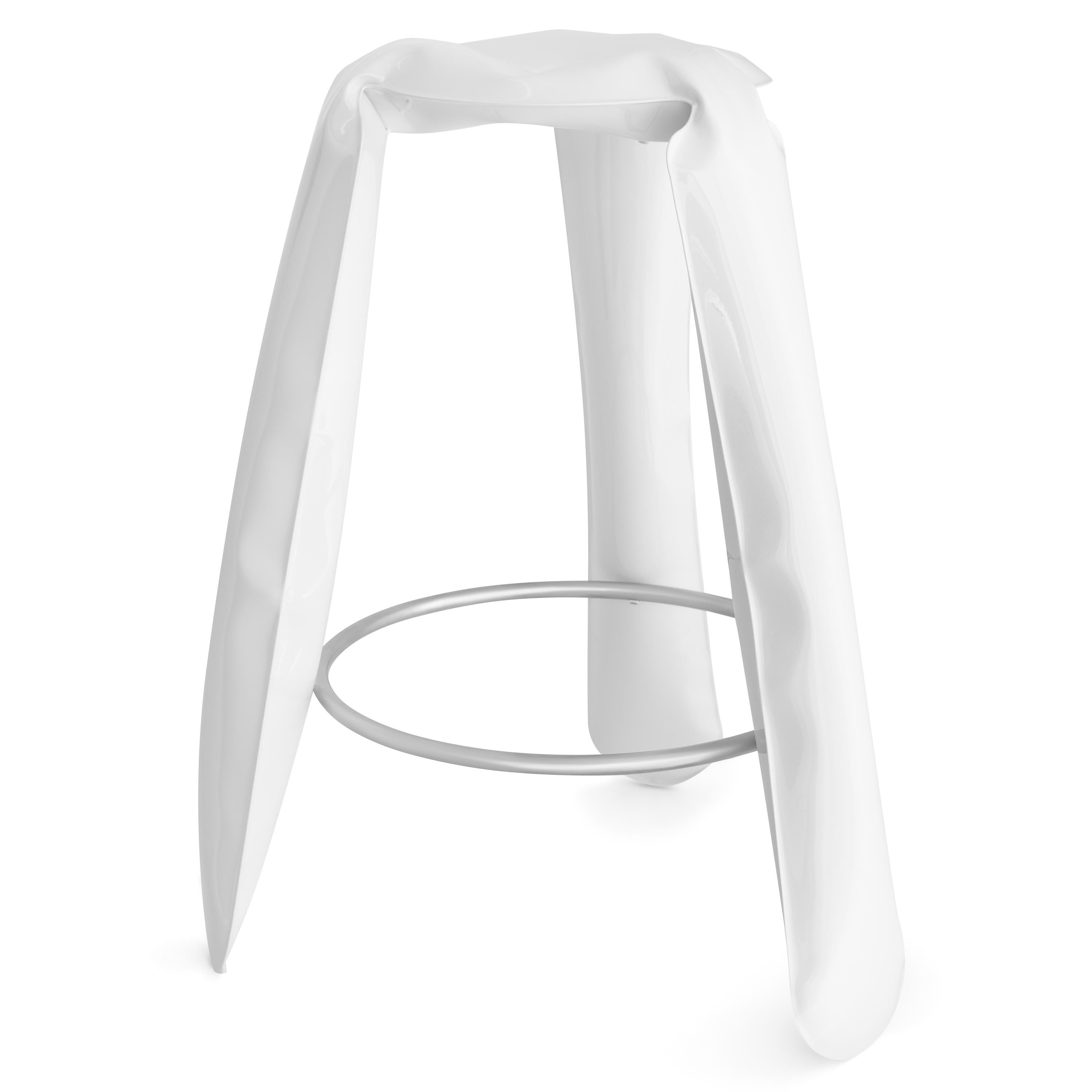 Sgabello da bar in acciaio lucido bianco di Zieta
Dimensioni: D. 35 x H. 75 cm 
Materiale: Acciaio al carbonio. 
Finitura: Verniciato a polvere. Finitura lucida. 
Disponibile nei colori: Beige, nero, bianco, blu, grafite, muschio, grigio umbra, oro