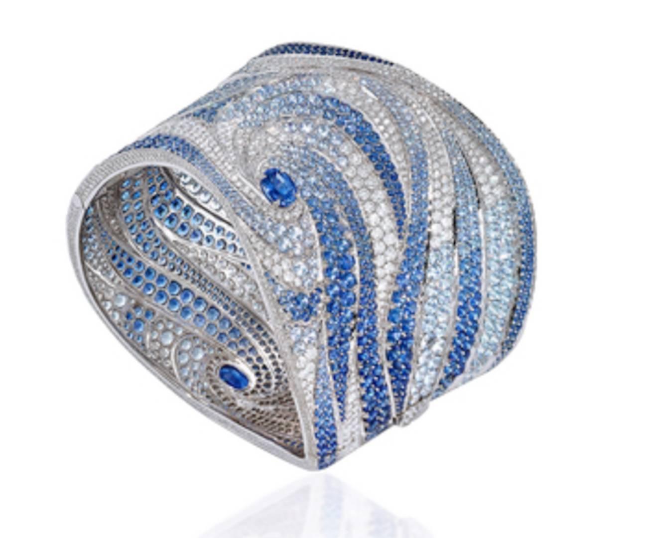 White Gold, White Diamond and Blue Sapphire Bangle Bracelet In New Condition In Mayfair, London, GB
