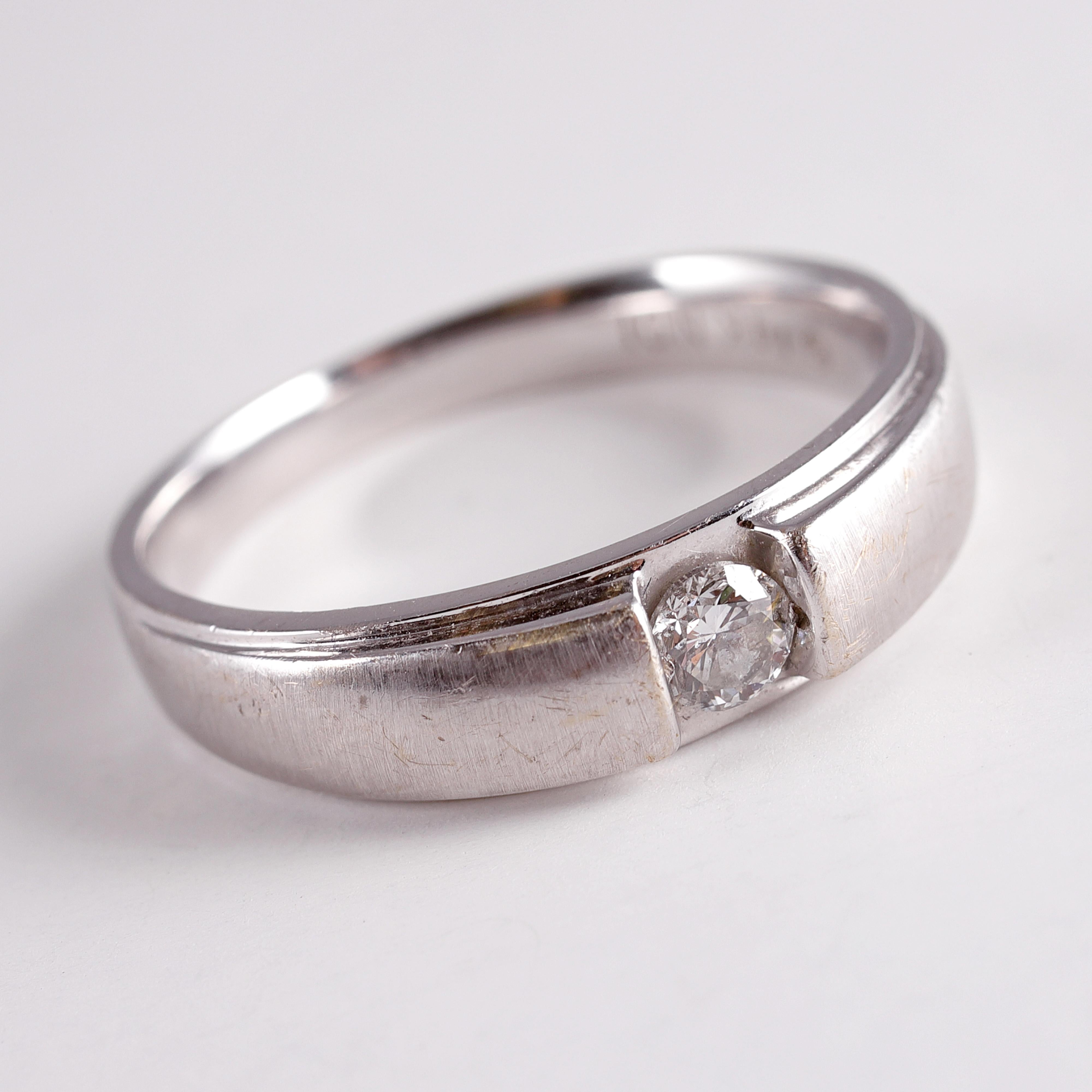 Round Cut White Gold 0.25 Carat Diamond Ring For Sale