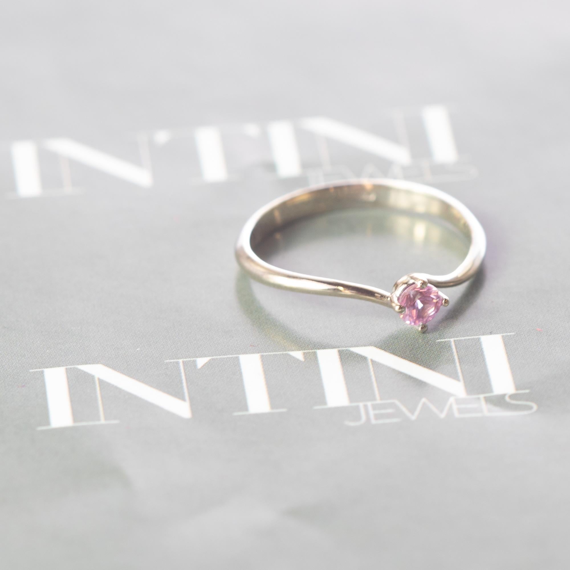 White Gold 0.25 Carat Pink Sapphire Valentino Solitaire Ring INTINI Jewels In New Condition For Sale In Milano, IT