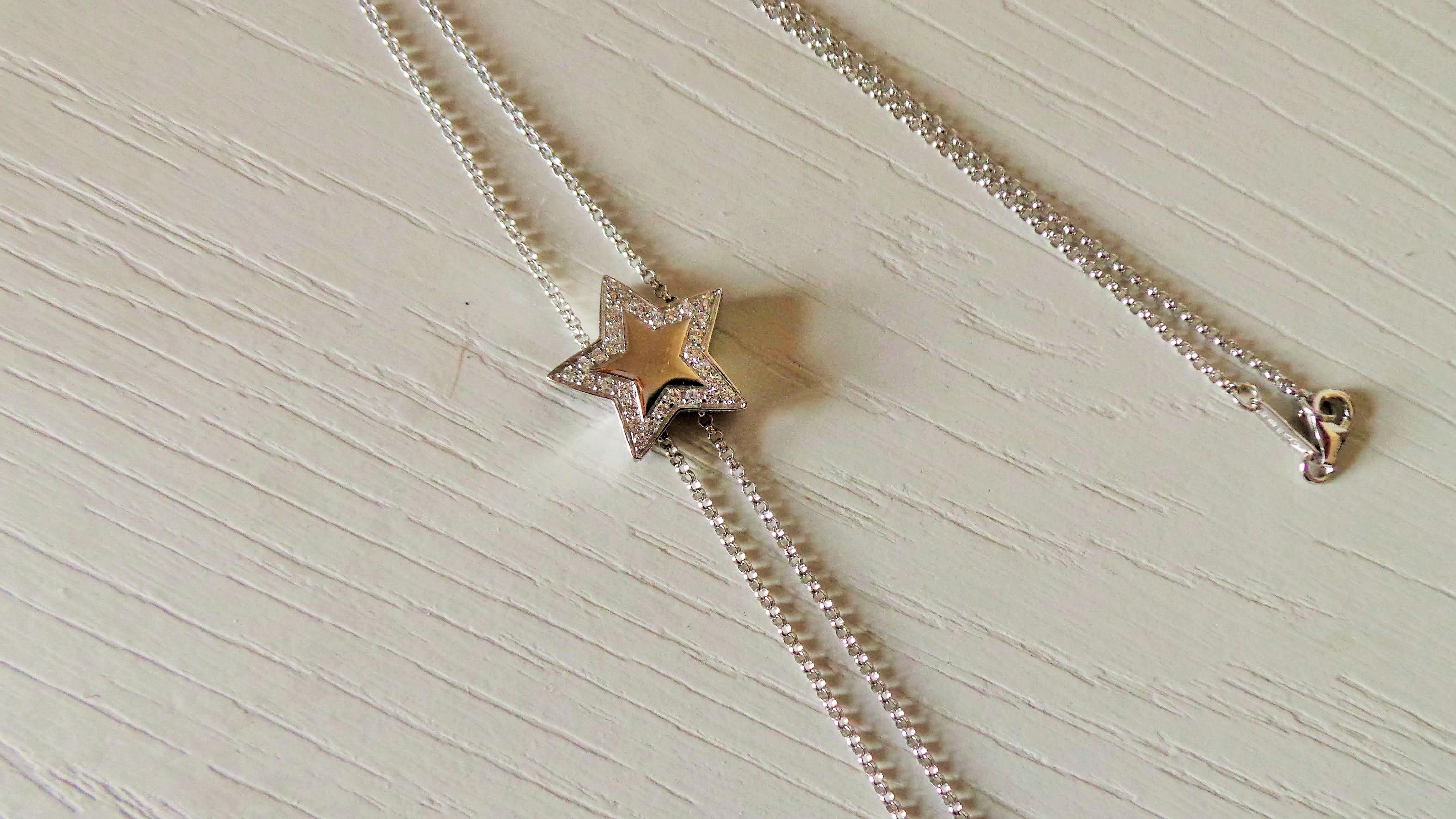 Contemporary White Gold 0.30K White Diamonds Star Moving Pendant Necklace For Sale