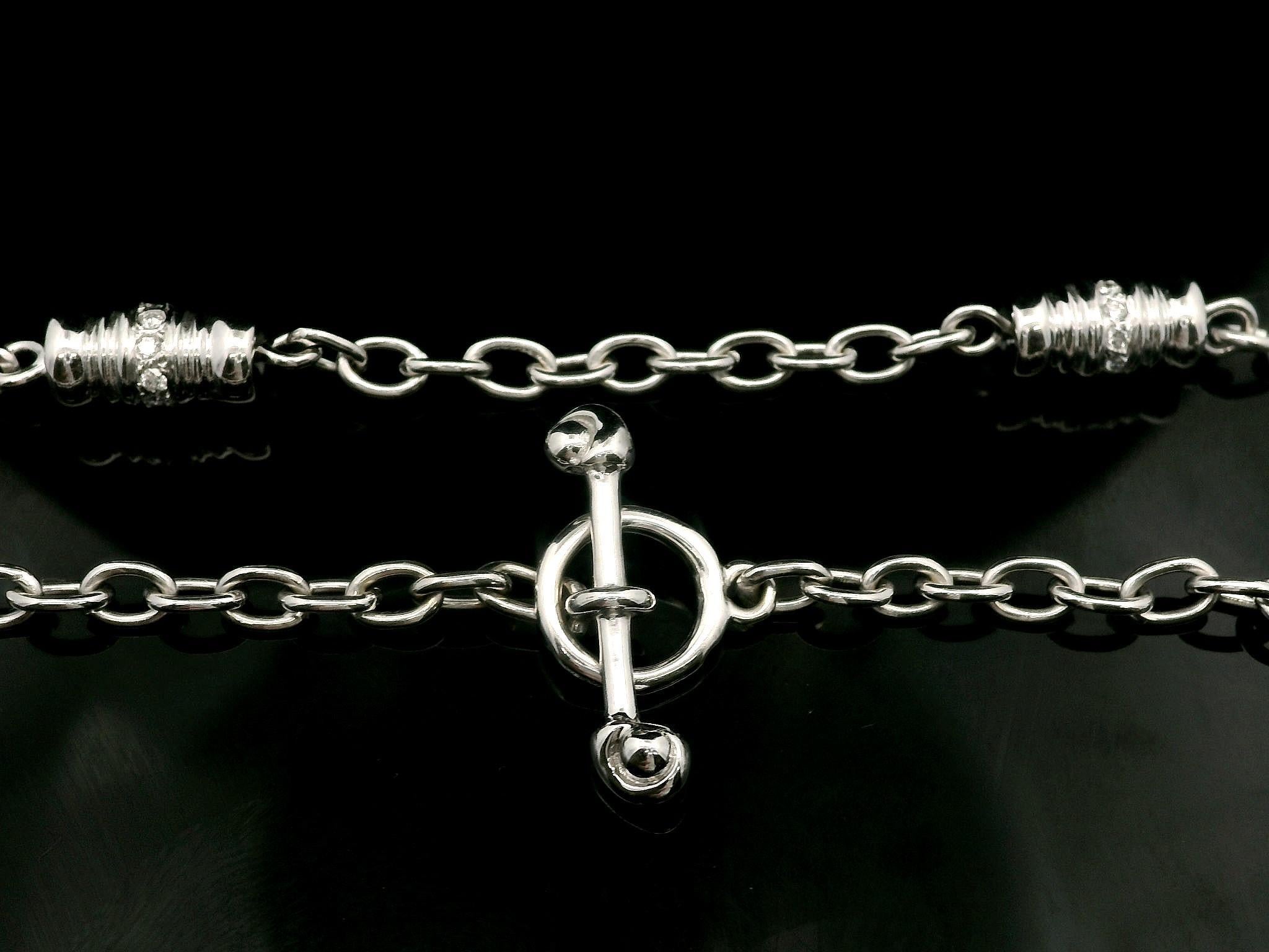 Collier à maillons en or blanc 0.40ctw Diamond Barrel Station Cable Link w/ Toggle Clasp Excellent état - En vente à Montclair, NJ